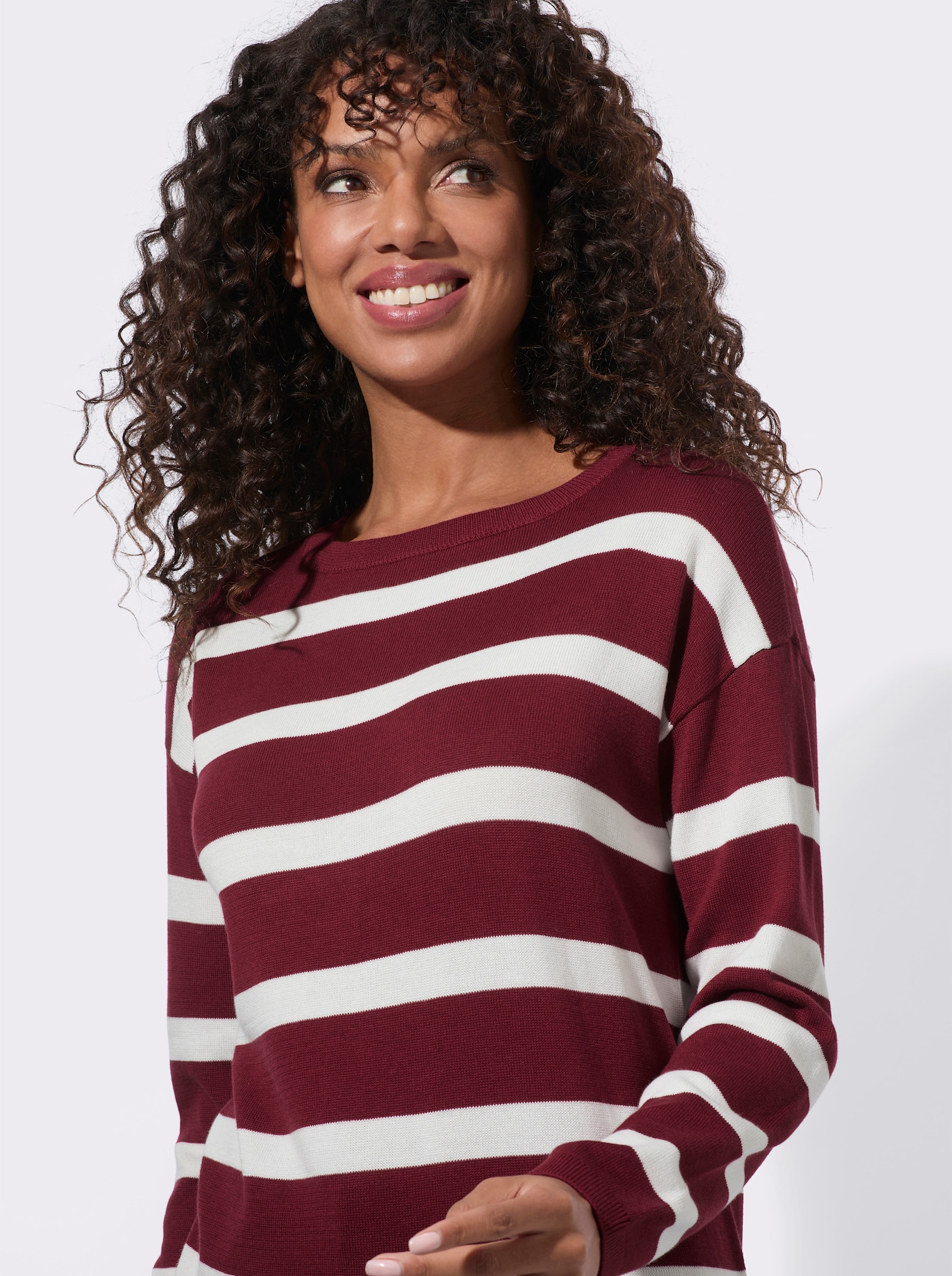  Feinstrickpullover mit U-Boot-Ausschnitt - dunkelrot-ecru-geringelt
