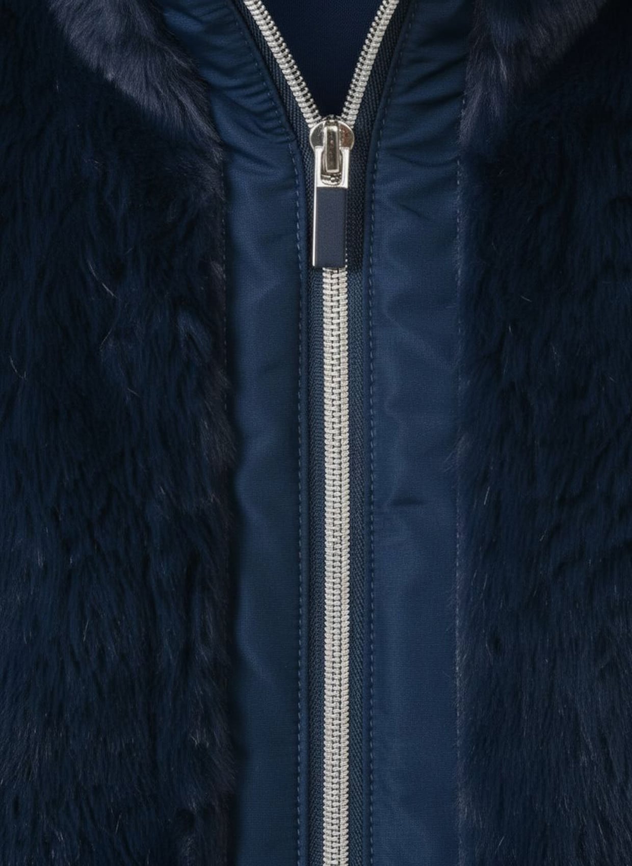 Fellimitatweste in kürzerer Form - dunkelblau