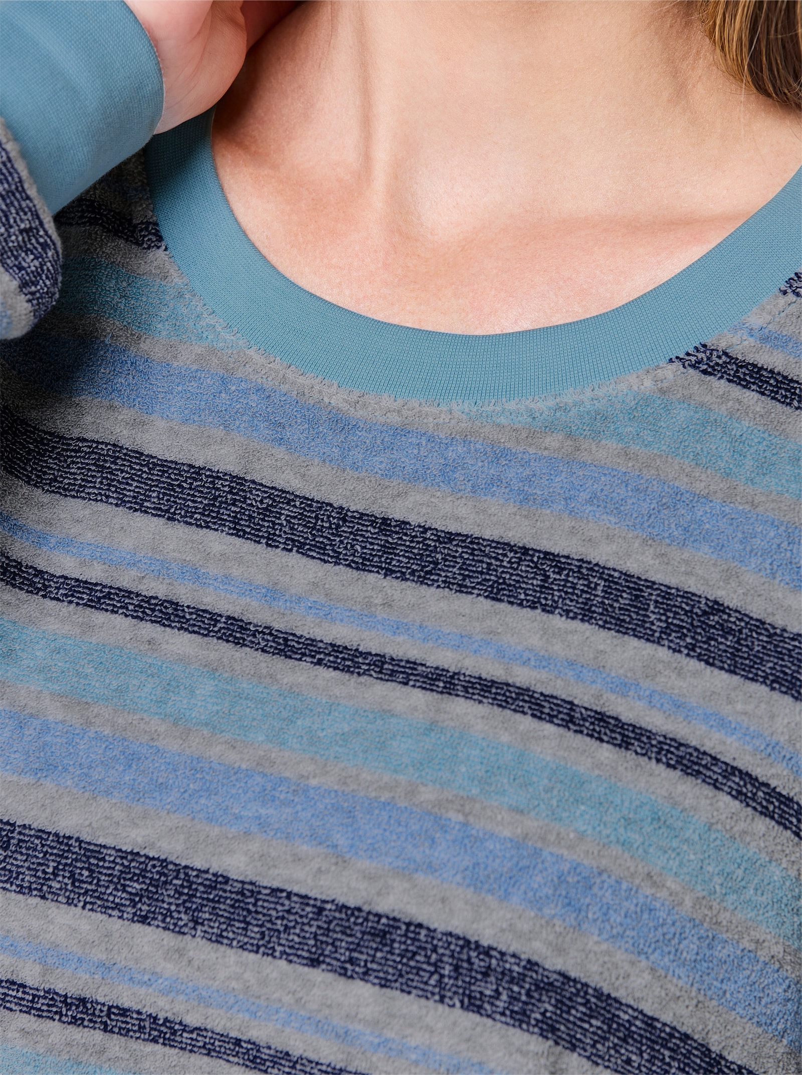 Schlafanzug im Ringel-Dessin - aqua-grau-gestreift