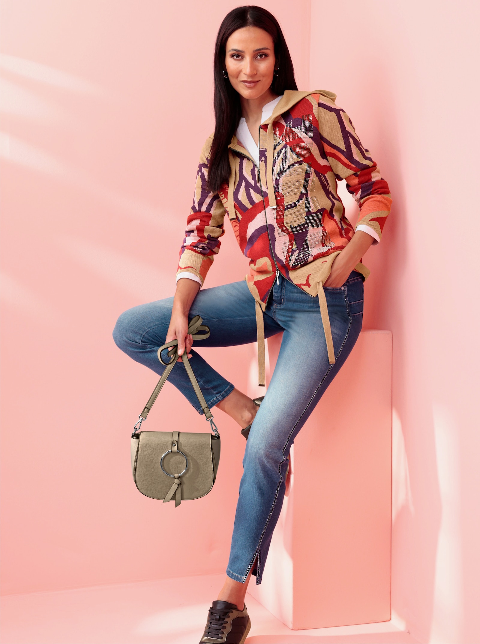 heine Vest met capuchon en glittersteentjes - rood/camel gedessineerd