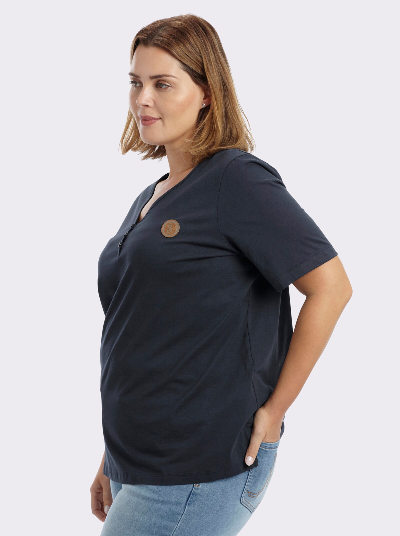 sheego Shirt met V-hals en korte sierknoopsluiting - diepblauw