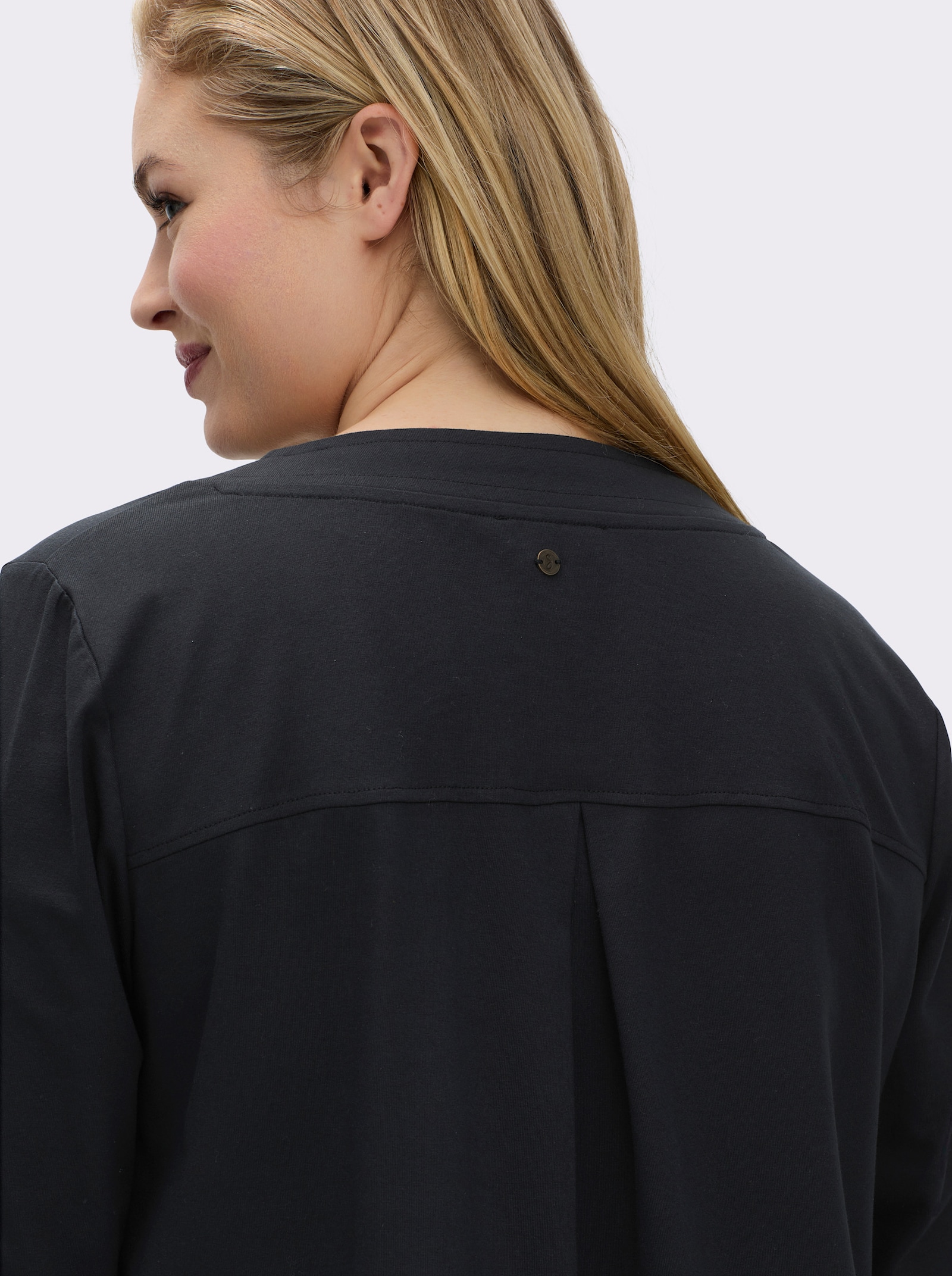 sheego Shirt met V-hals en etnodetails - zwart/beige geprint