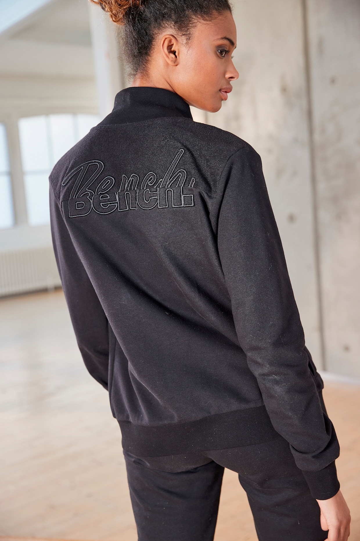 Bench. Sweatjacke - schwarz