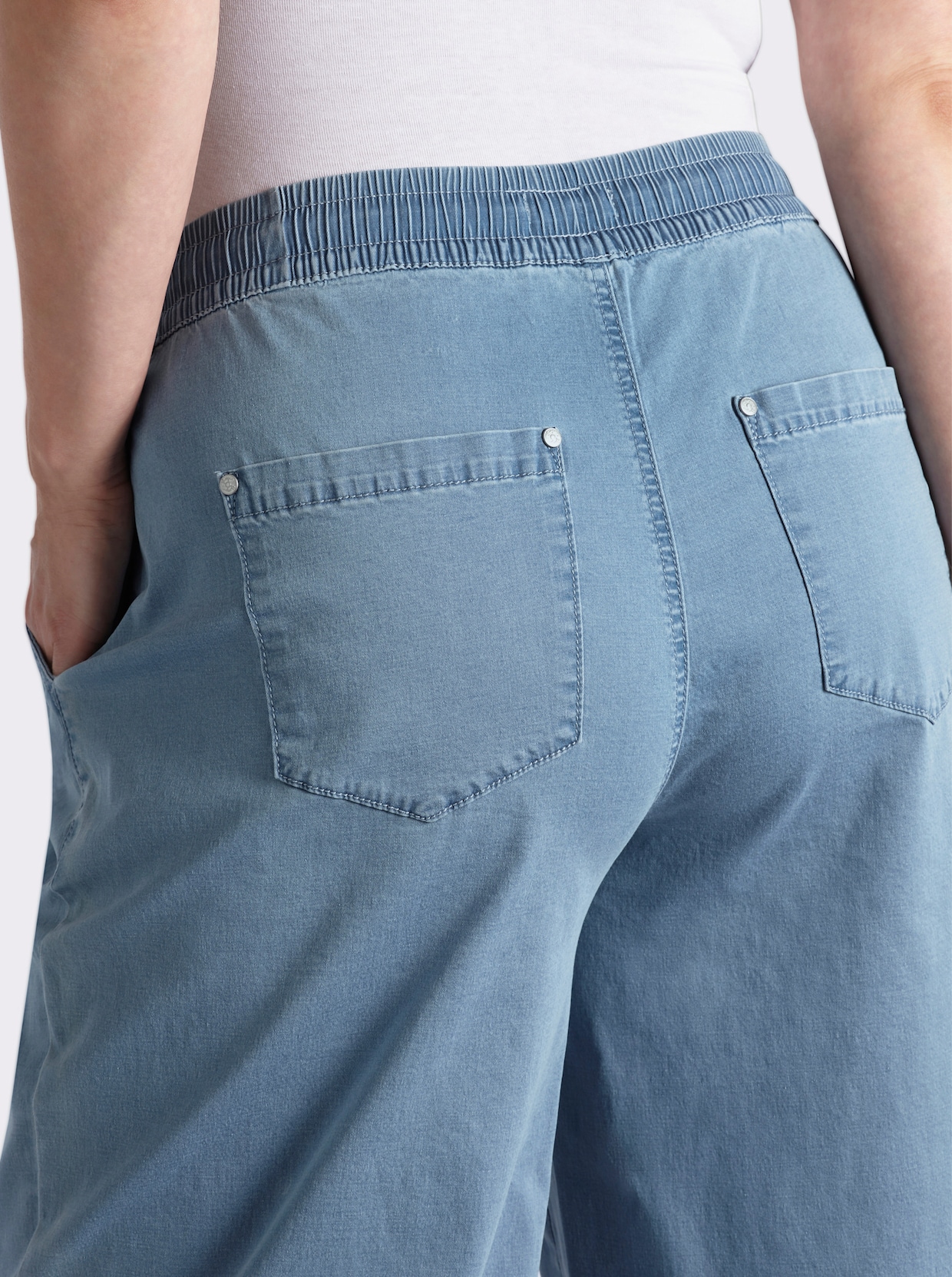 sheego Jean avec jambes larges et lien à nouer - bleu blanchi