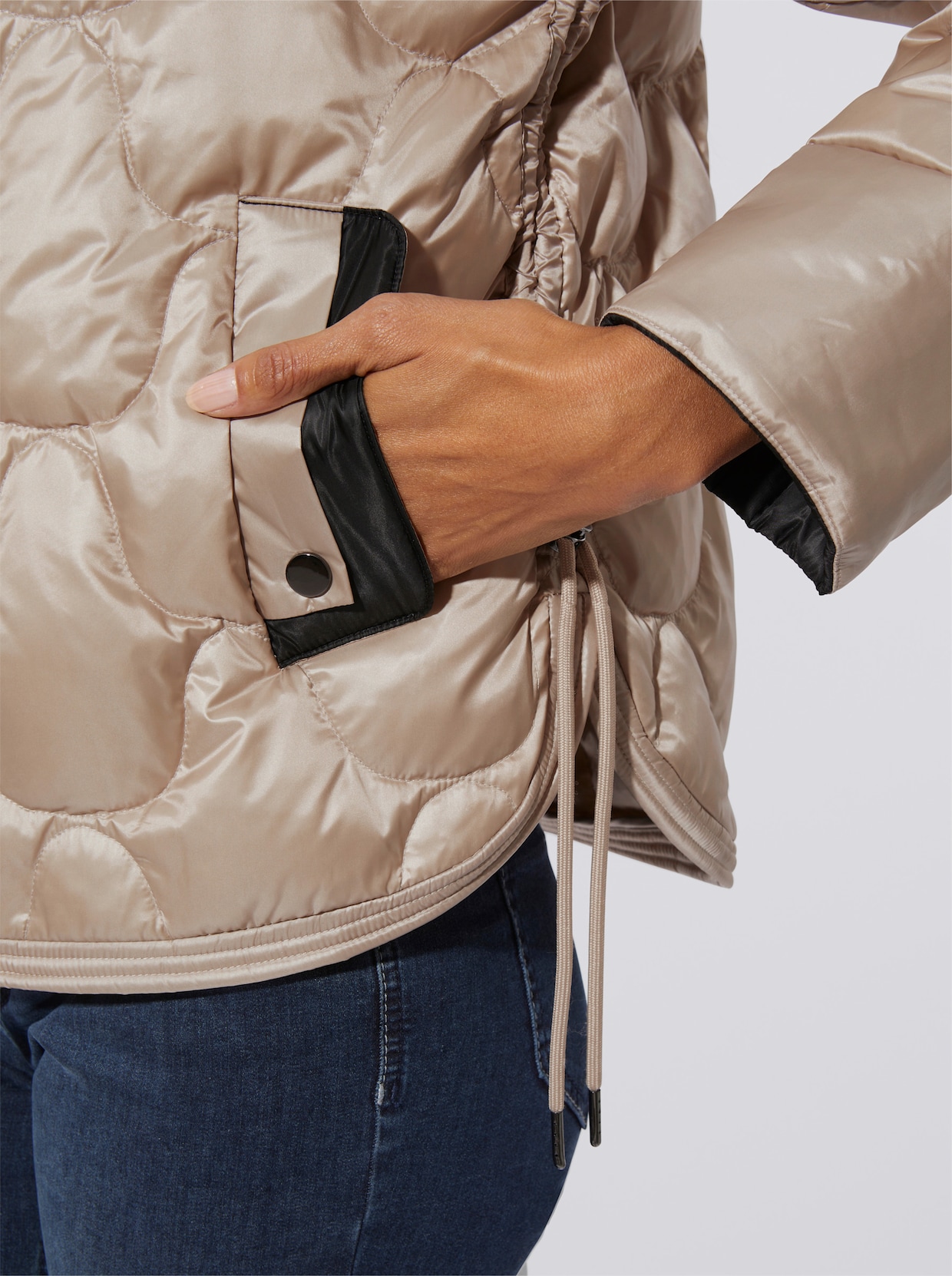 Leichtdaunenjacke mit hochwertiger Füllung - beige-schwarz