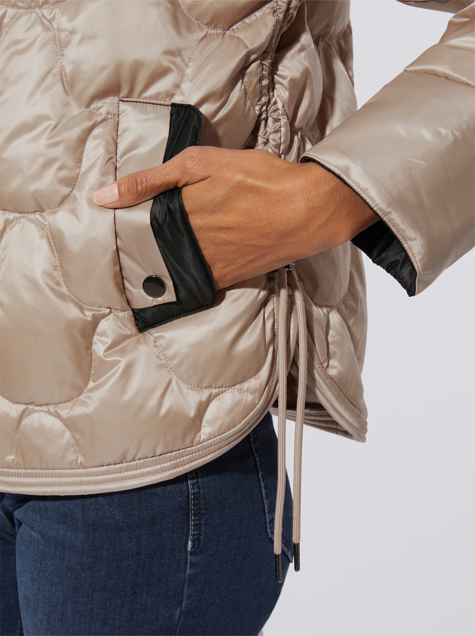 Leichtdaunenjacke mit hochwertiger Füllung - beige-schwarz