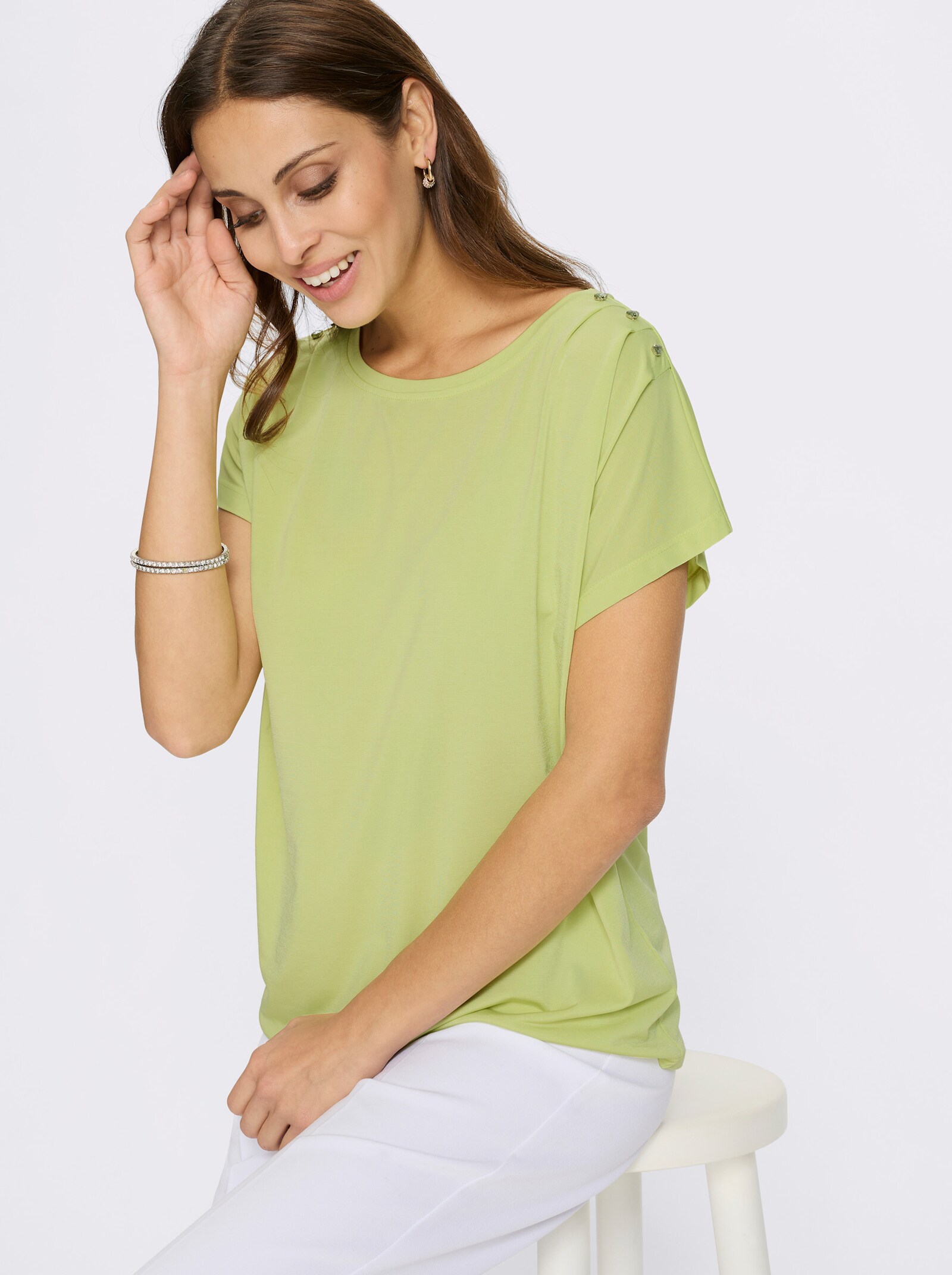 Rundhalsshirt mit Schmucksteinchen - pistazie