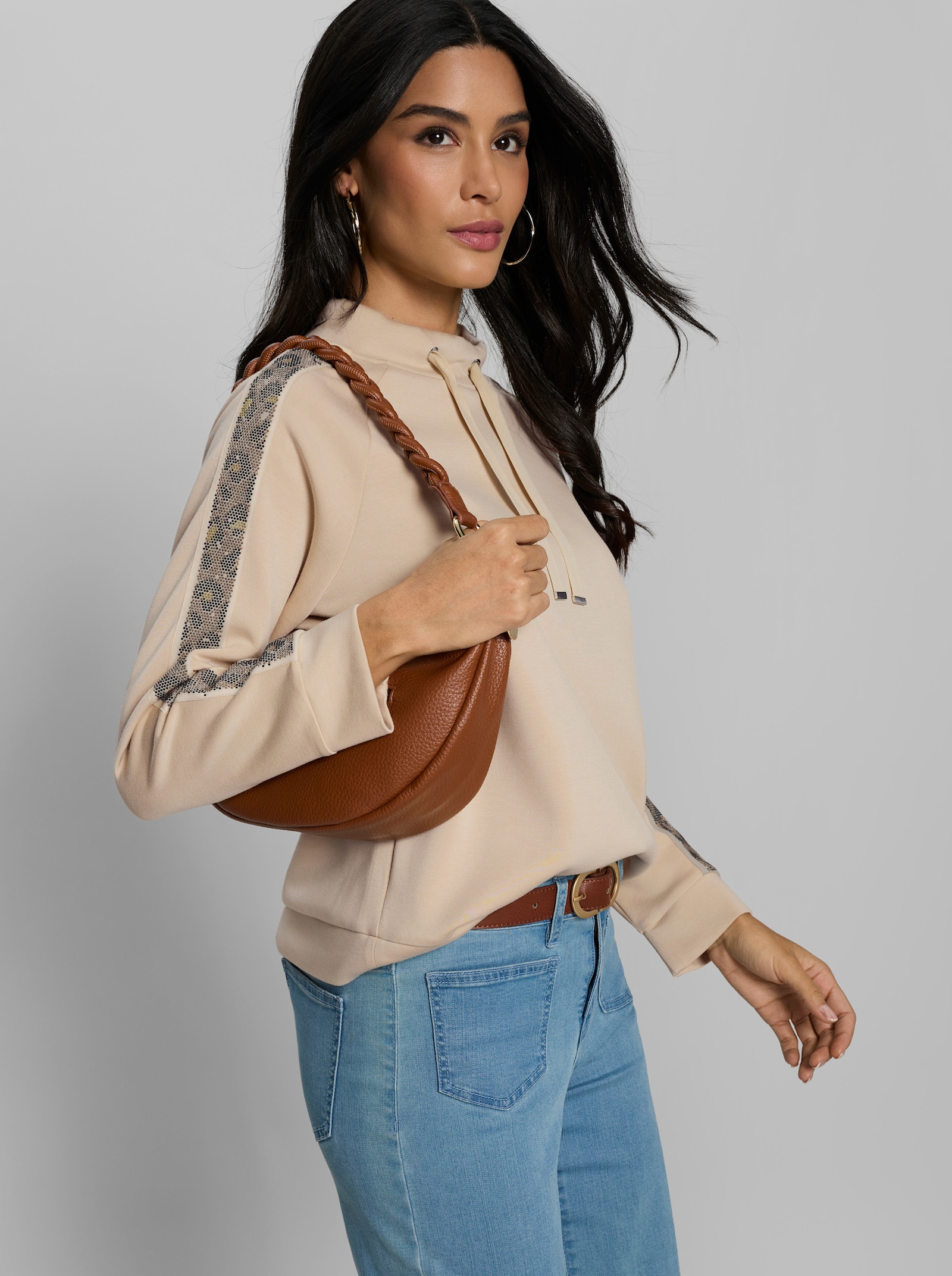 heine Sweatshirt mit Ziersteinchen - sand