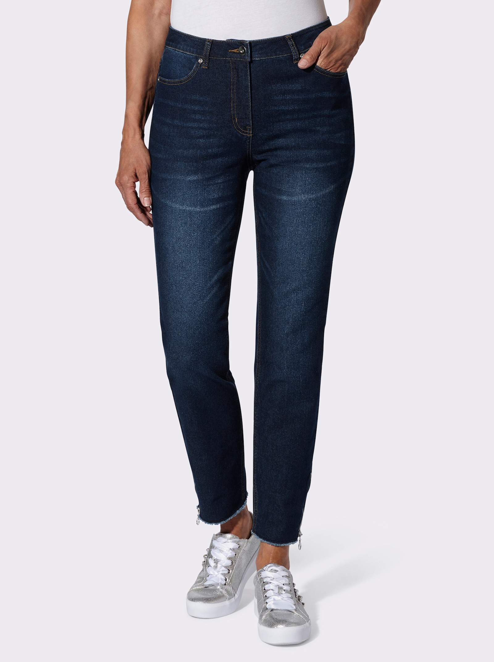 Jeans mit Nieten und Fransen - blue-stone-washed