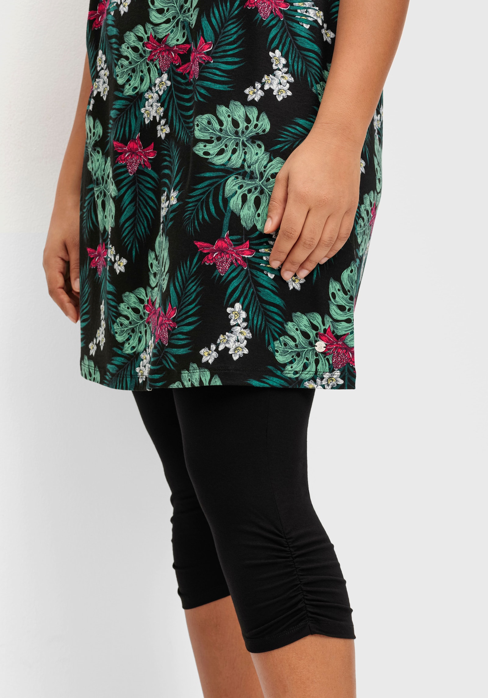 sheego Shirt und Leggings im Set - schwarz-gemustert