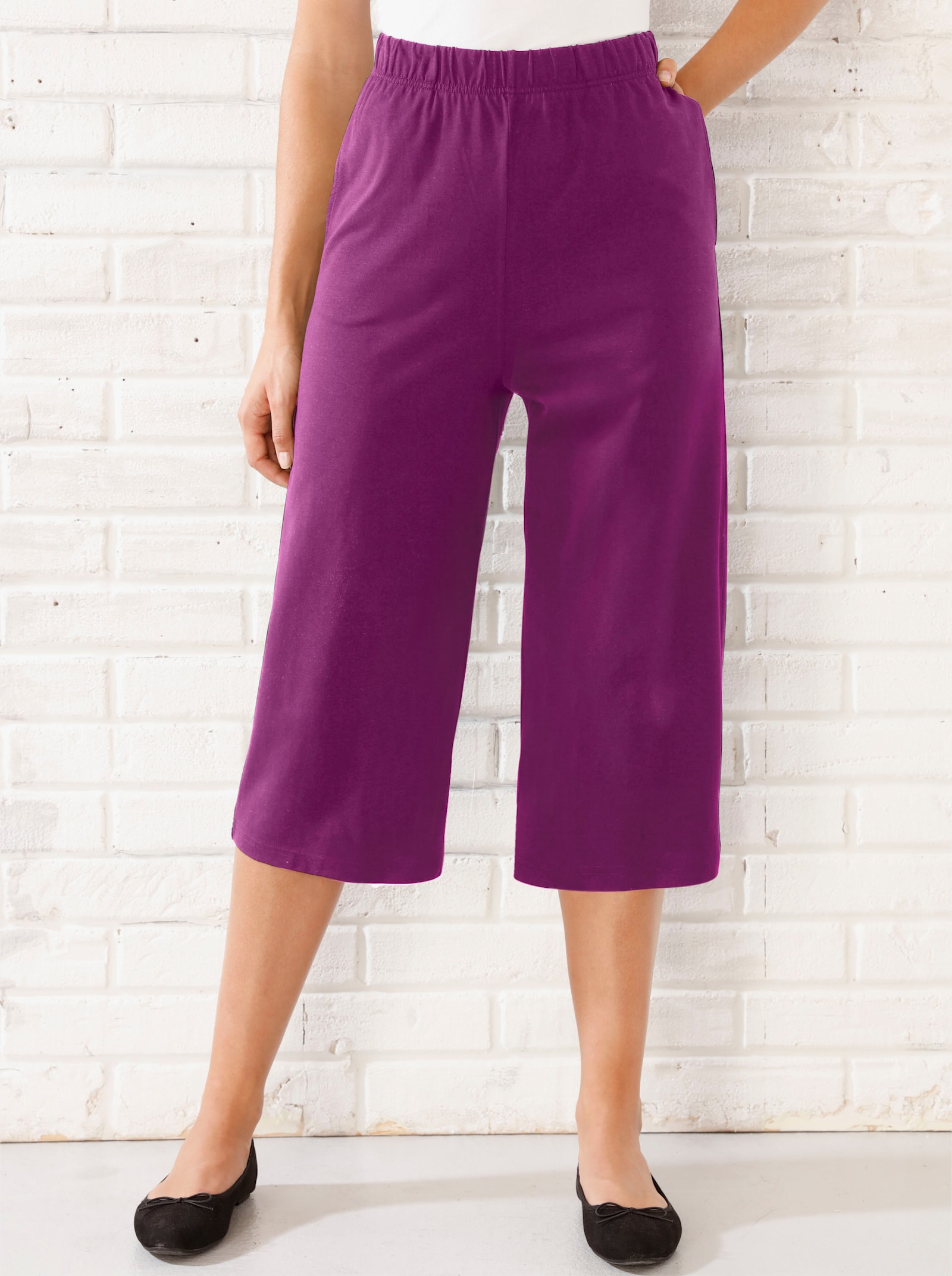 Caprihose mit weiten Beinen - beere