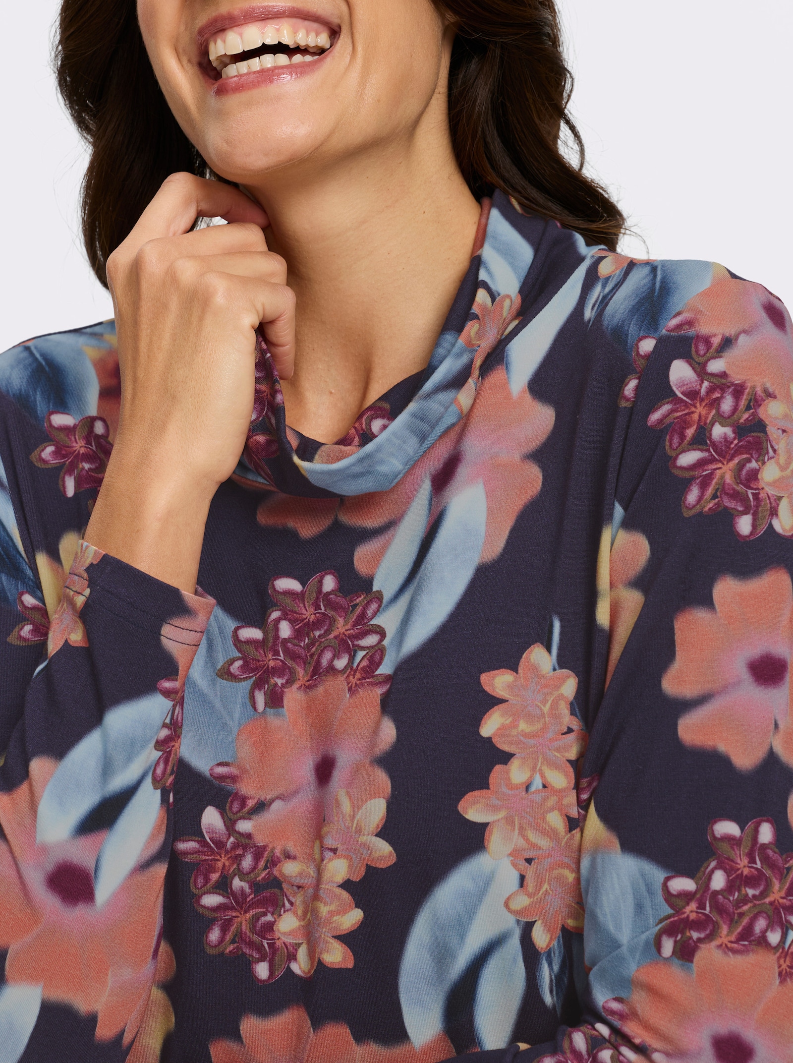 Rollkragenshirt mit großen Blüten - marine-papaya-bedruckt