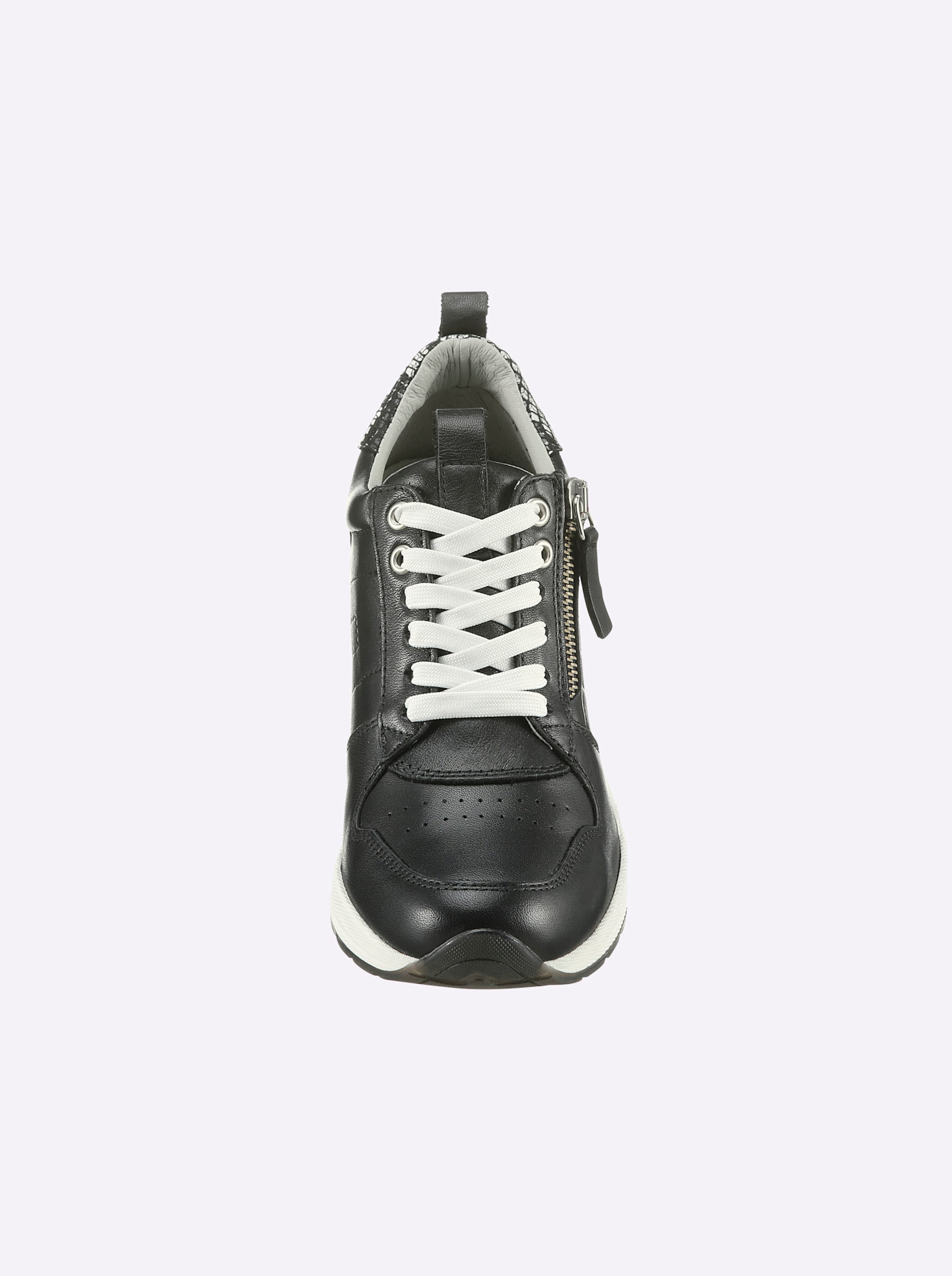 LED Innen günstig Kaufen-Sneaker in schwarz von airsoft modern+. Sneaker in schwarz von airsoft modern+ <![CDATA[Prima Klima im Schuh bietet der Sneaker von airsoft modern+ dank Leder außen und atmungsaktiver Microfaser innen. Daneben überzeugt die Optik mit dekorativen Ziernä