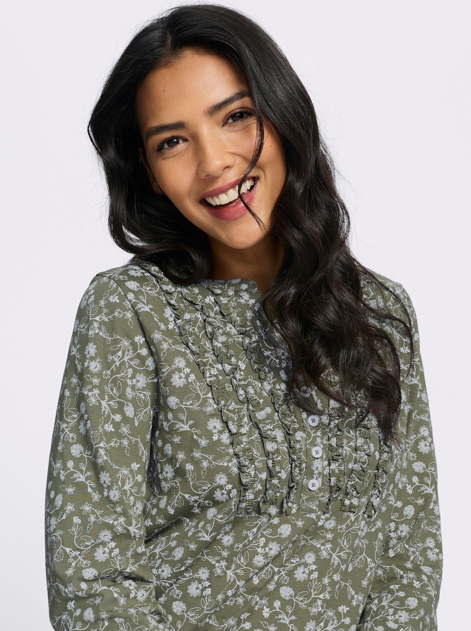 Langarmshirt mit Rüschen am Ausschnitt - khaki-ecru-bedruckt