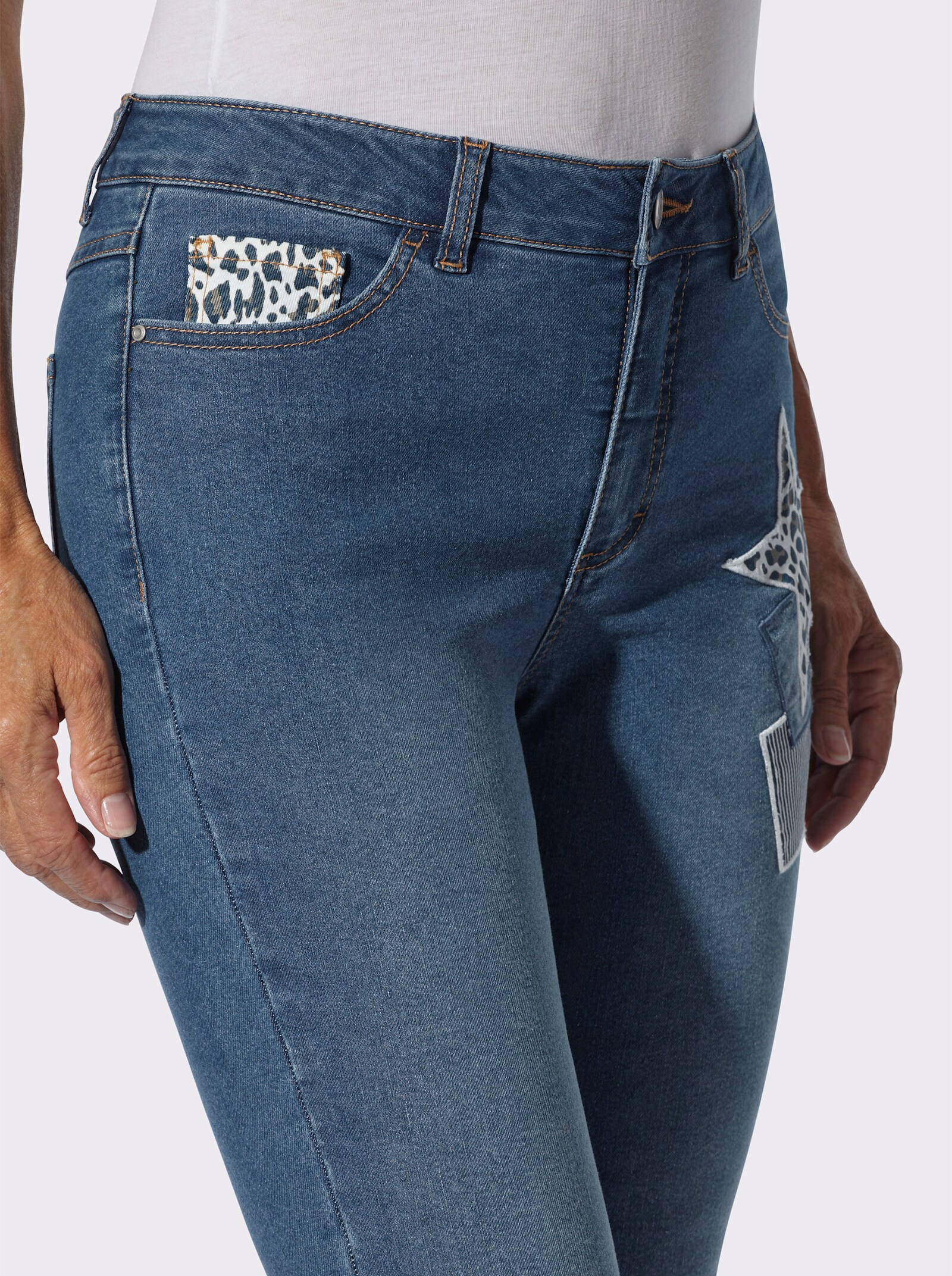 Jeans mit Patches - blue-bleached