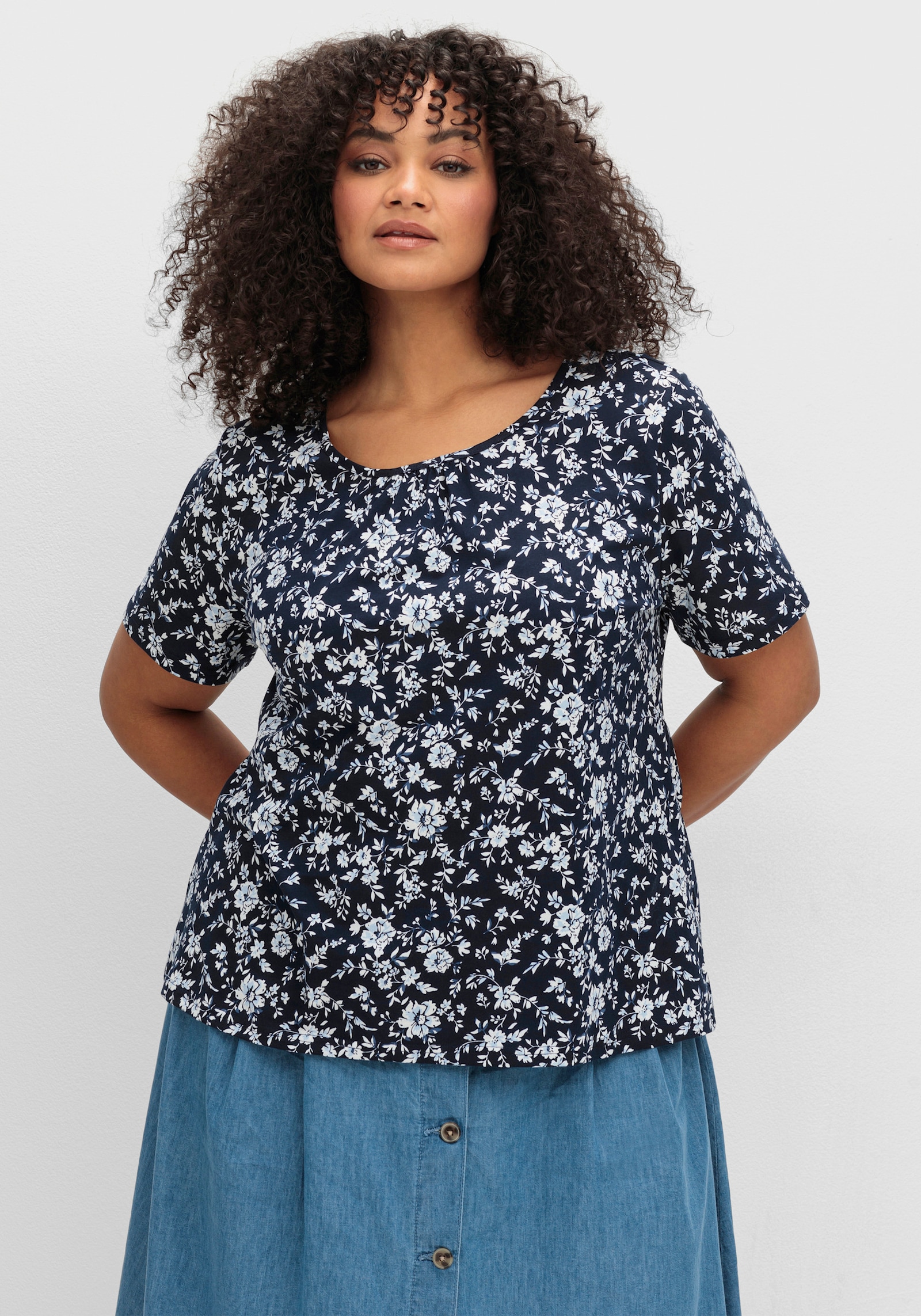 Kurzarmshirt mit floralem Druck - marine-hellblau-bedruckt