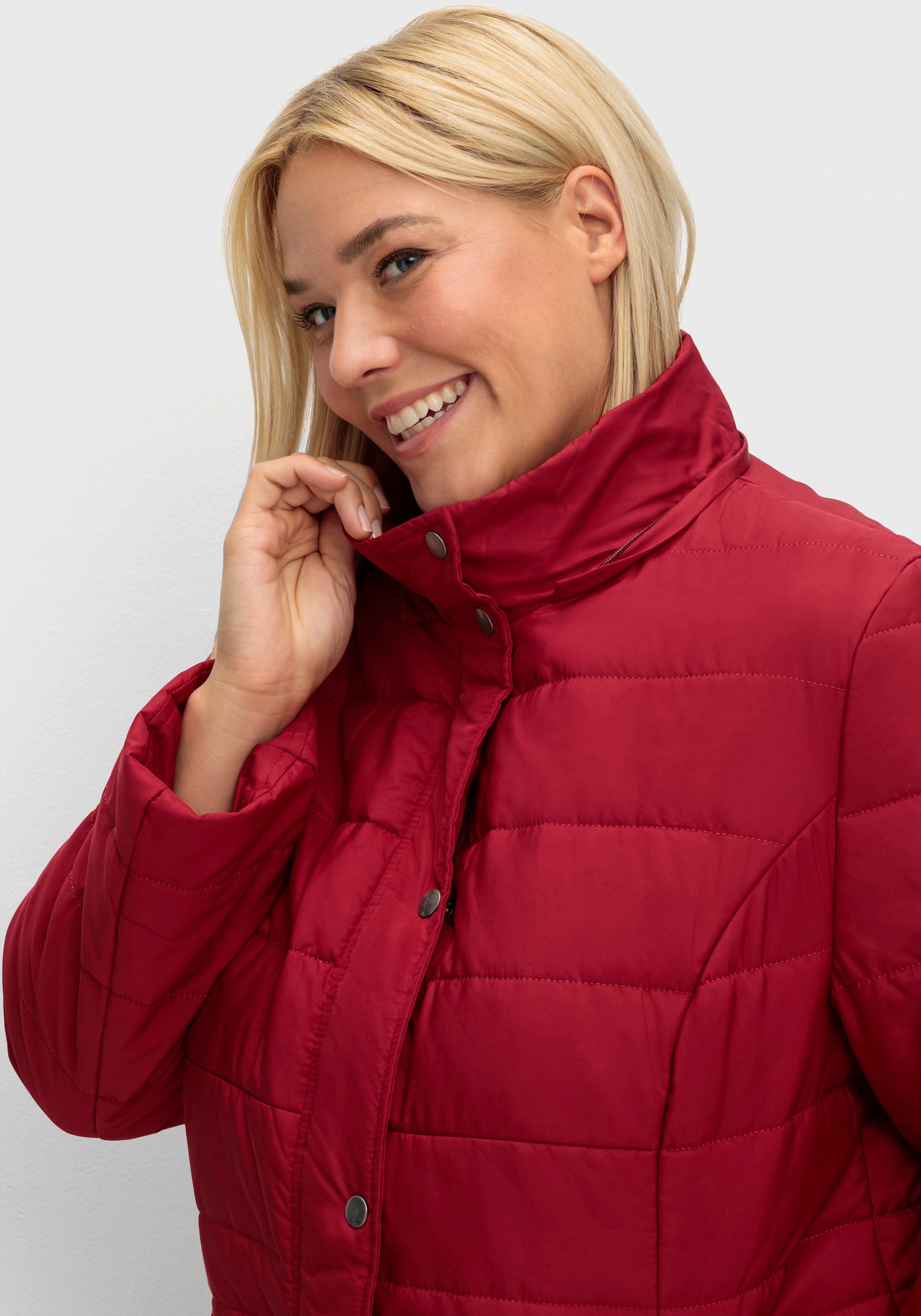 Steppjacke mit seitlichen Druckknöpfen - dunkelrot