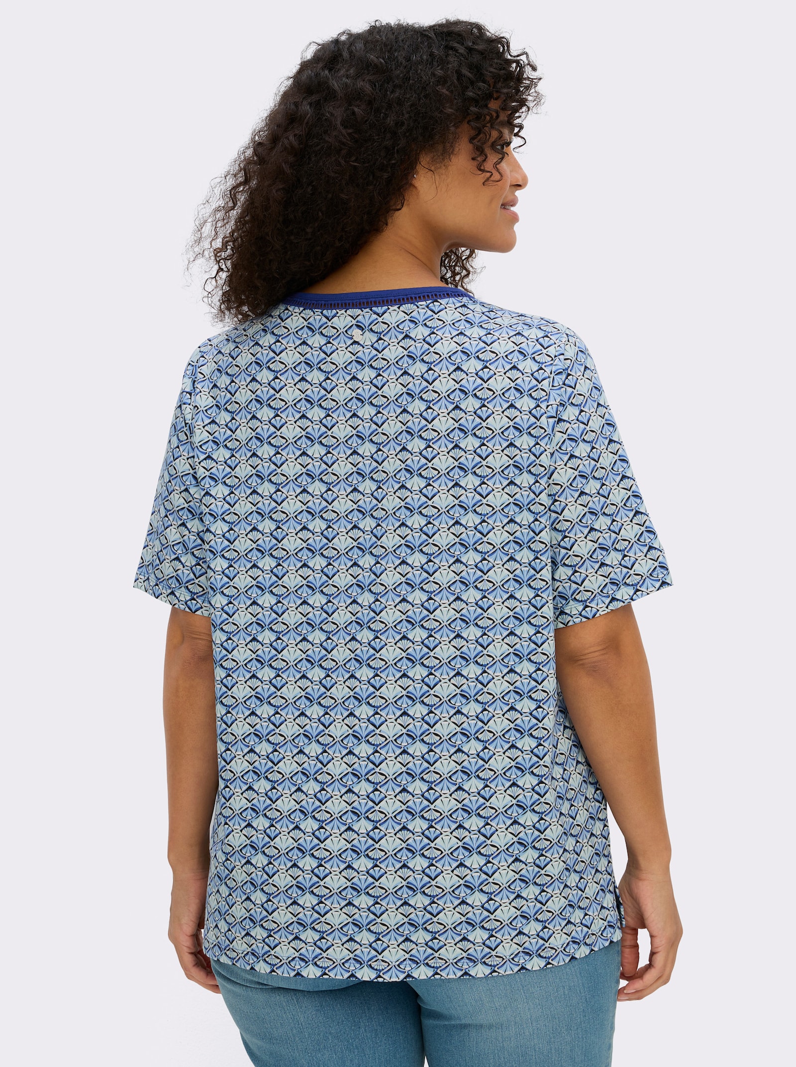 sheego V-Shirt mit Alloverdruck - schwarz-hellblau-bedruckt