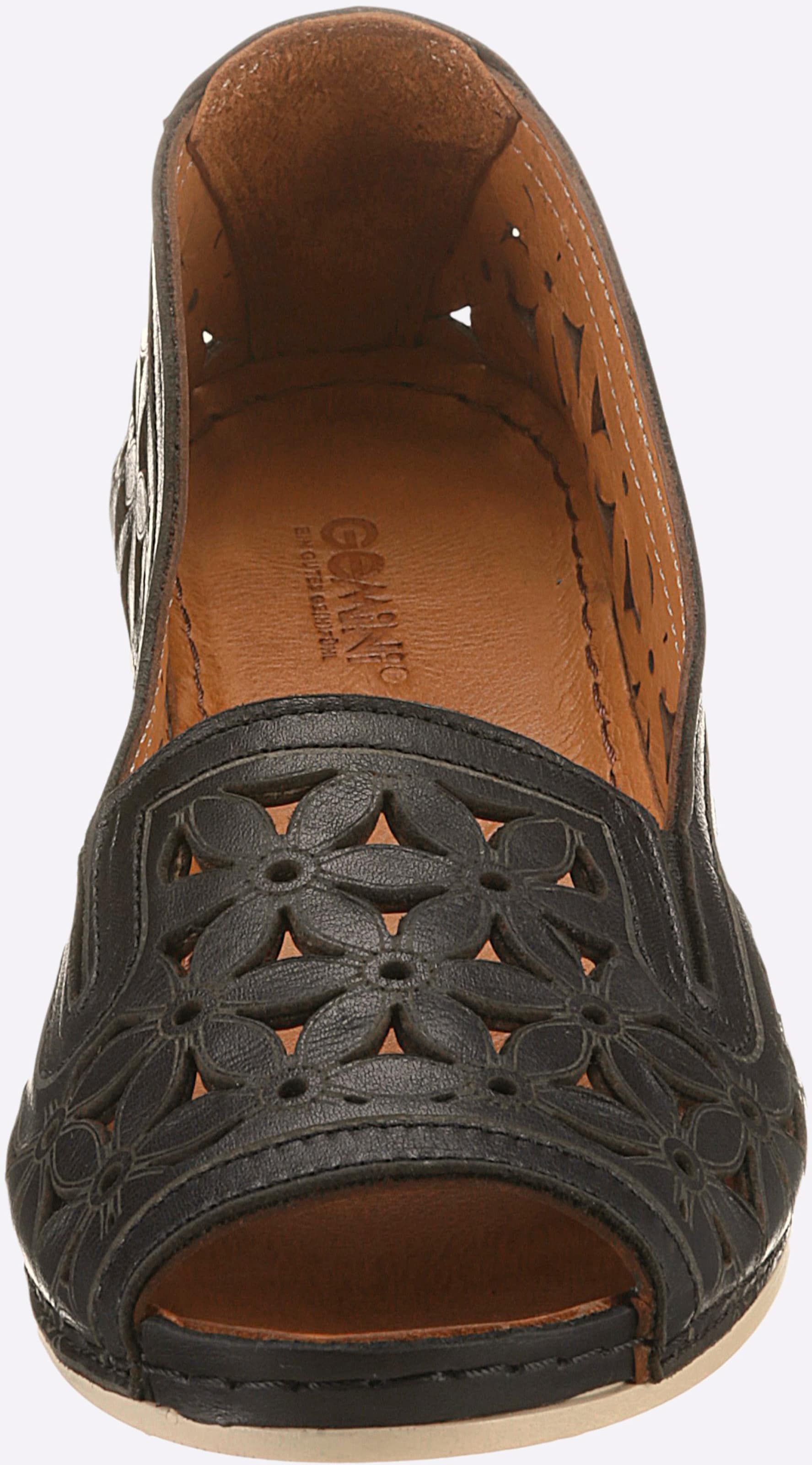Leder/Vinyl günstig Kaufen-Sandalette in schwarz von Gemini. Sandalette in schwarz von Gemini <![CDATA[Genießen Sie sommerliche Leichtigkeit mit der Sandalette von Gemini! Obermaterial und Innenausstattung sind aus hochwertigen Leder gefertigt. Mit Gummizug. Die weiche Polsterung 