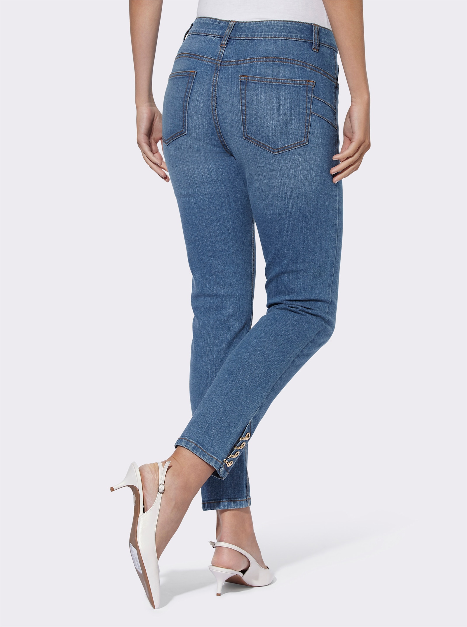 heine Push-up-Jeans mit Ösen- und Kettenverzierung - blue-bleached