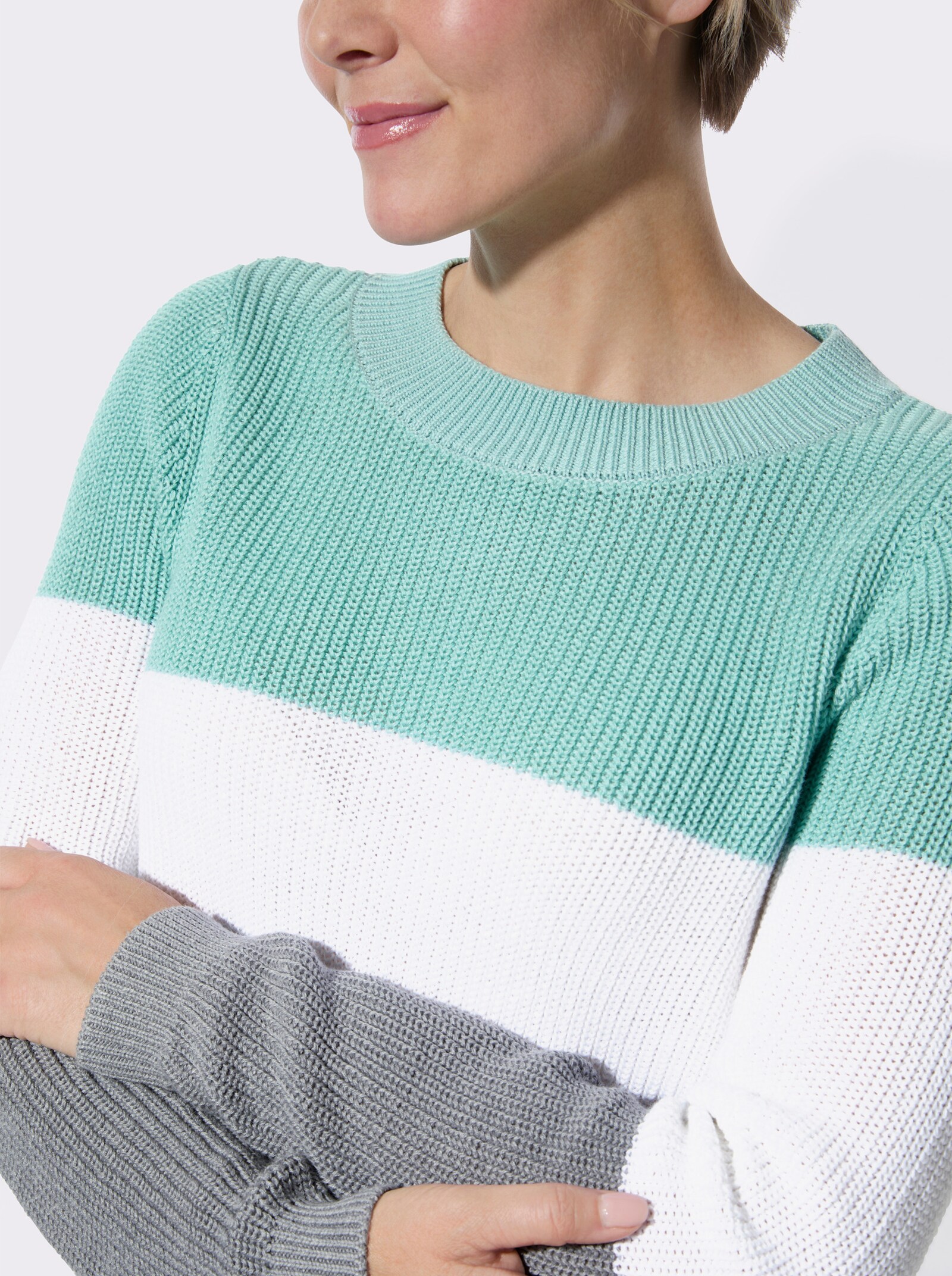 Rundhalspullover mit Strickkordeln - mint-ecru-gemustert