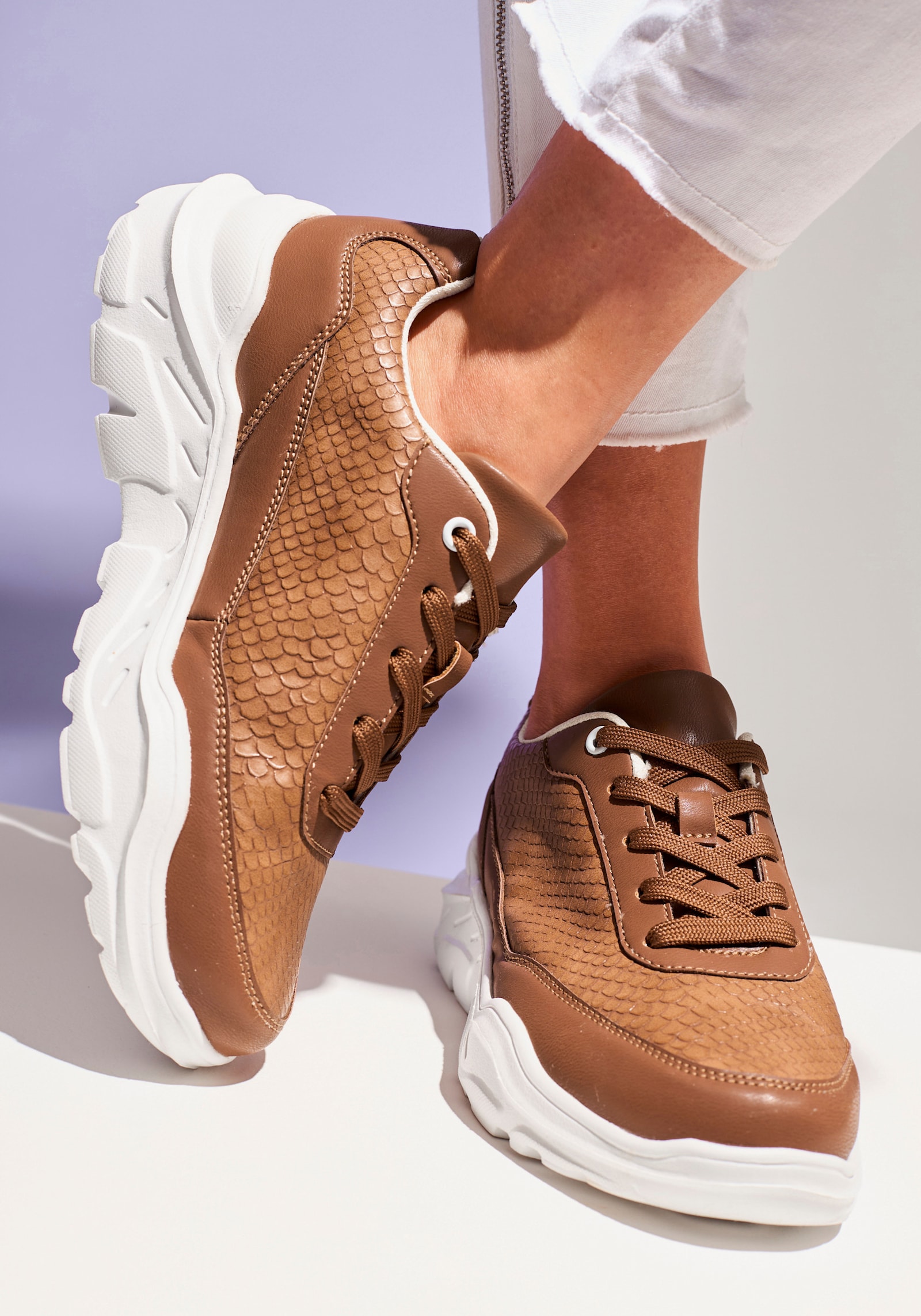 LASCANA Sneaker - camelfarben