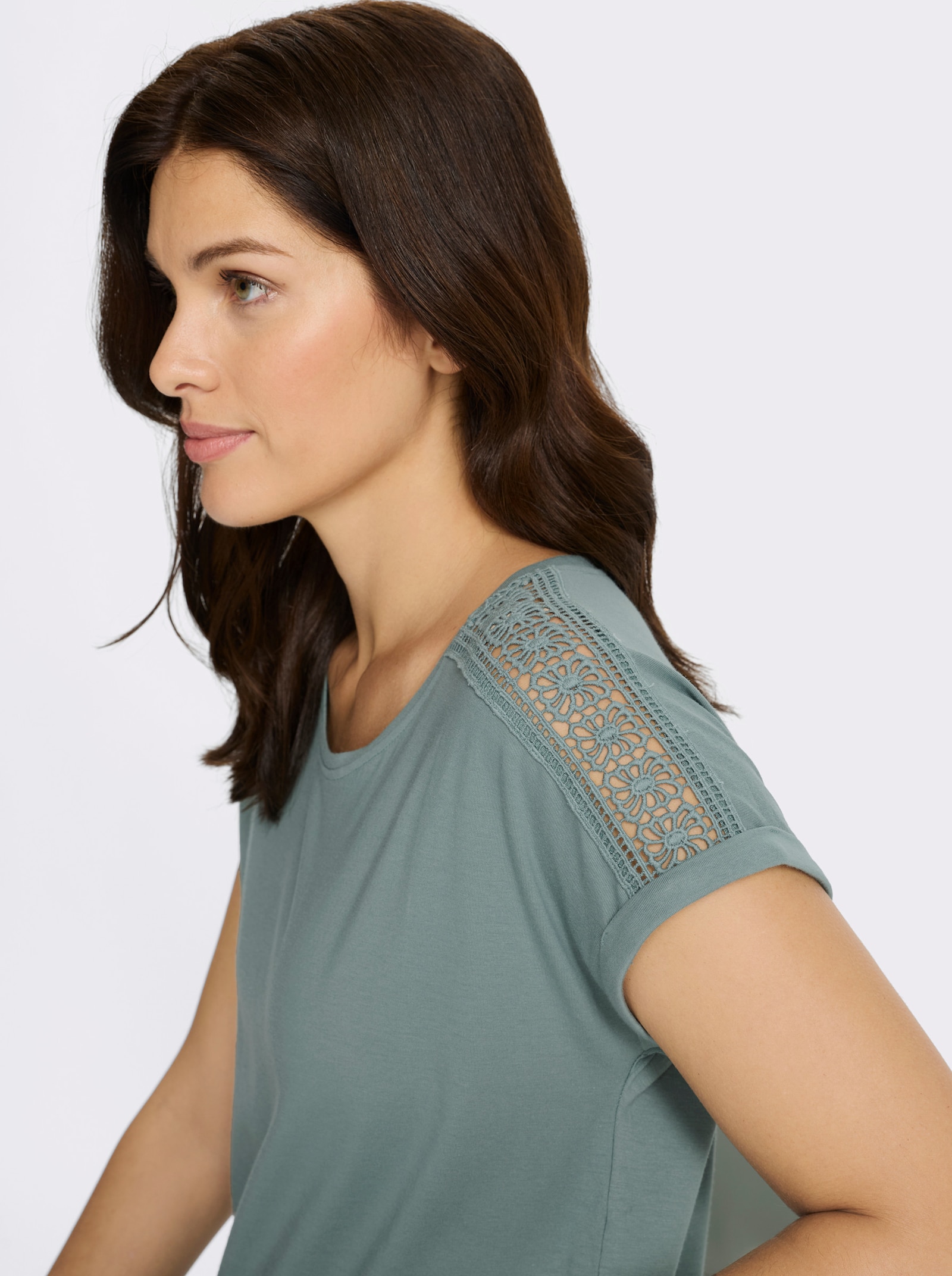 Rundhalsshirt mit Spitze an der Schulter - jade