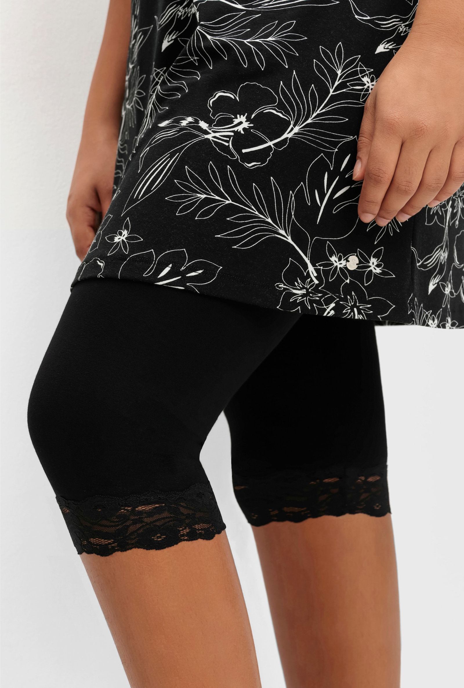 sheego Shirt und Leggings im Set - schwarz-weiß