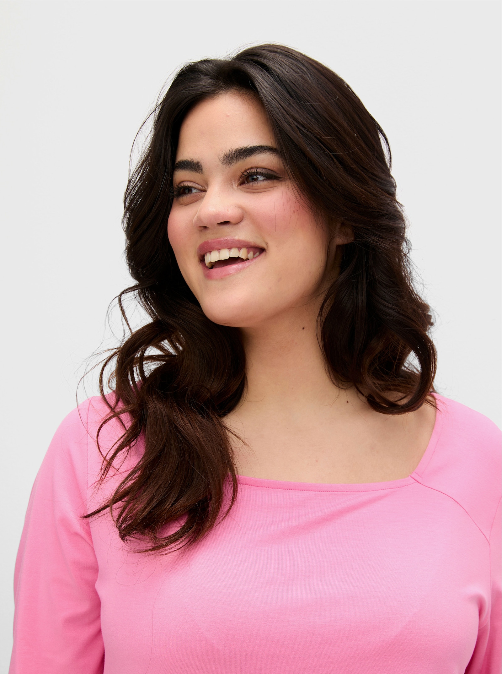 sheego Shirt mit Karree-Ausschnitt, leicht tailliert - blumiges pink