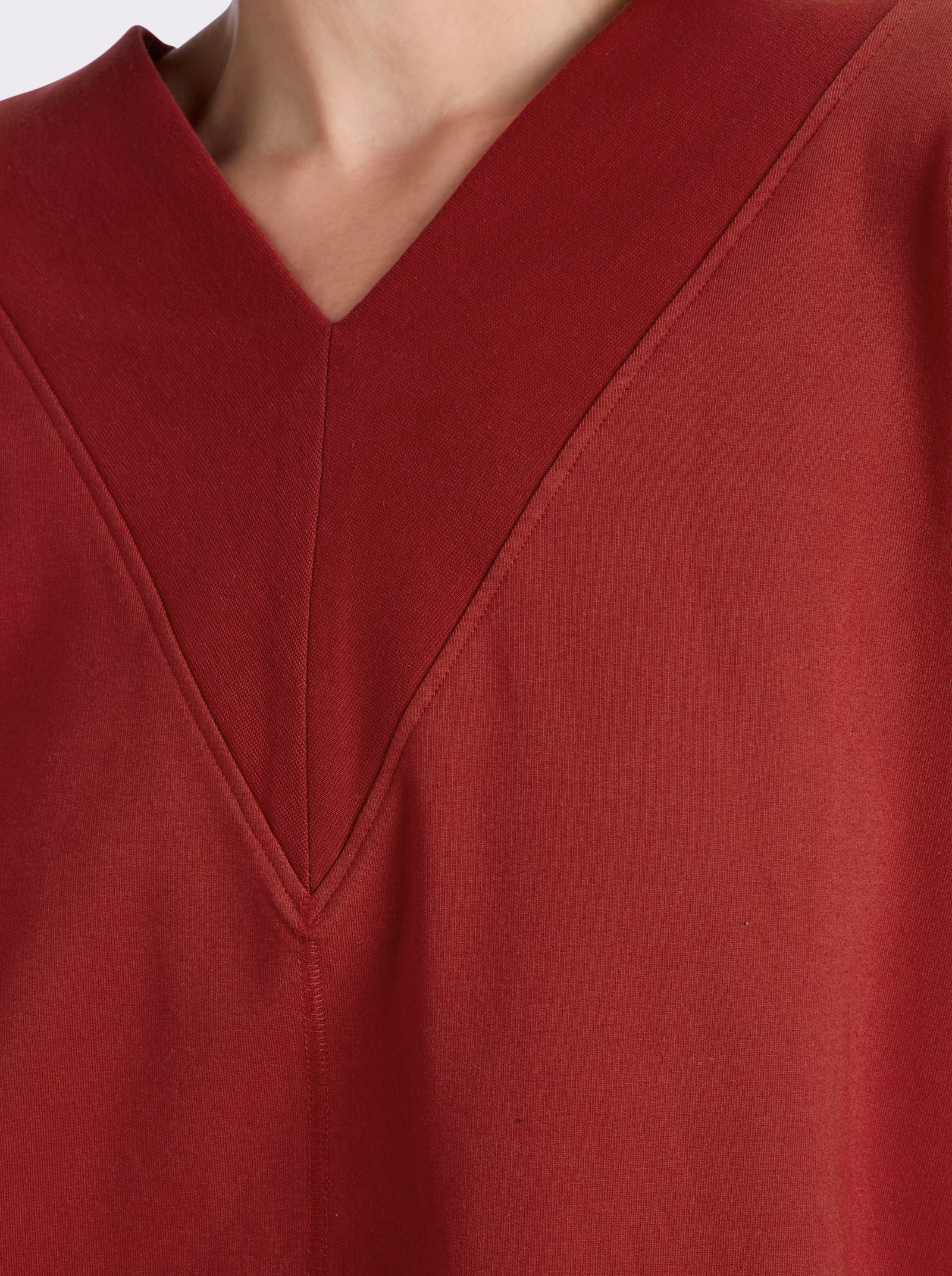 sheego Sweatshirt im schmeichelnden Vokuhila-Schnitt - kirsche