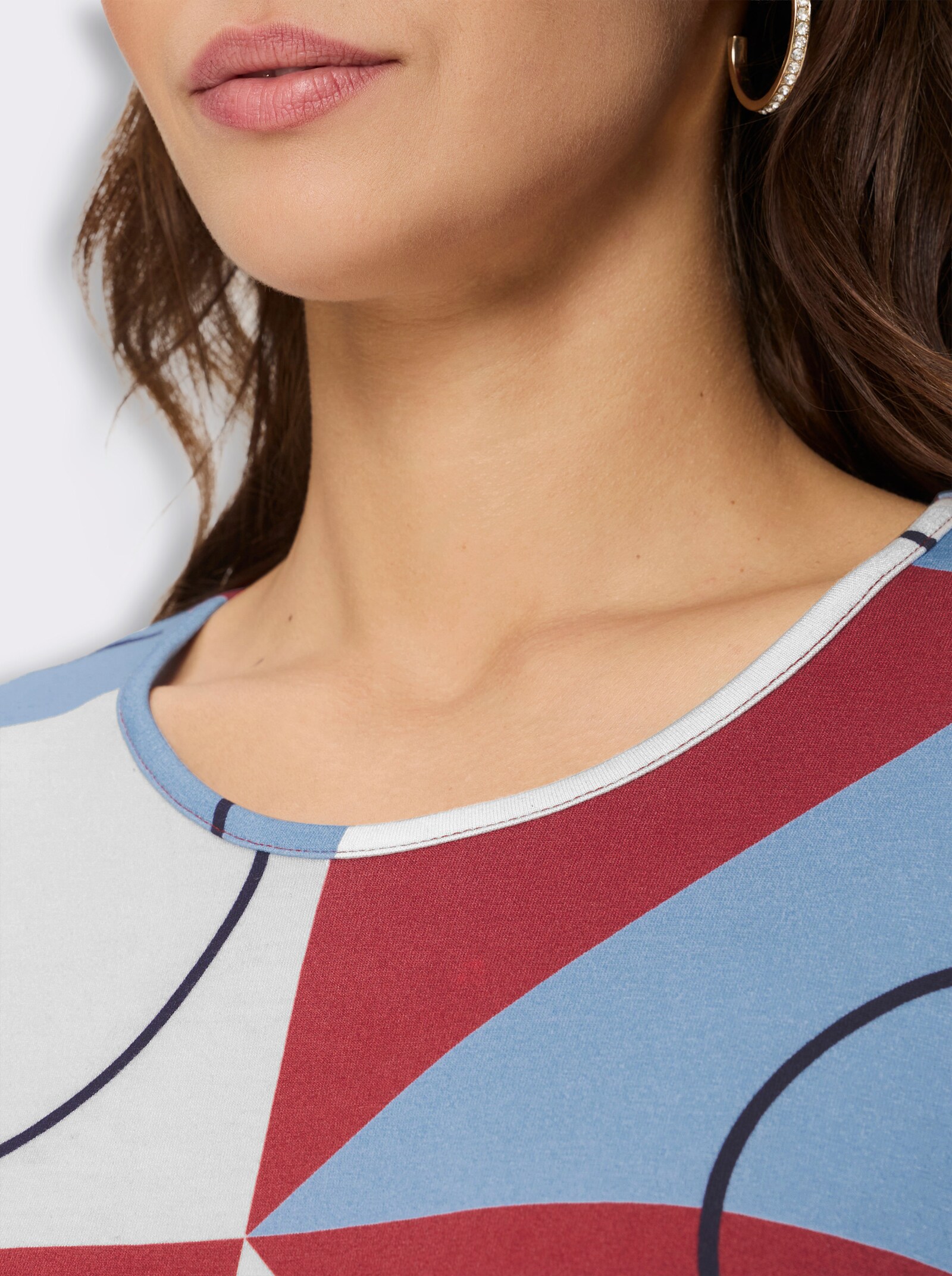 Print-Shirt in Grafik-Dessin - ecru-kirsche-bedruckt