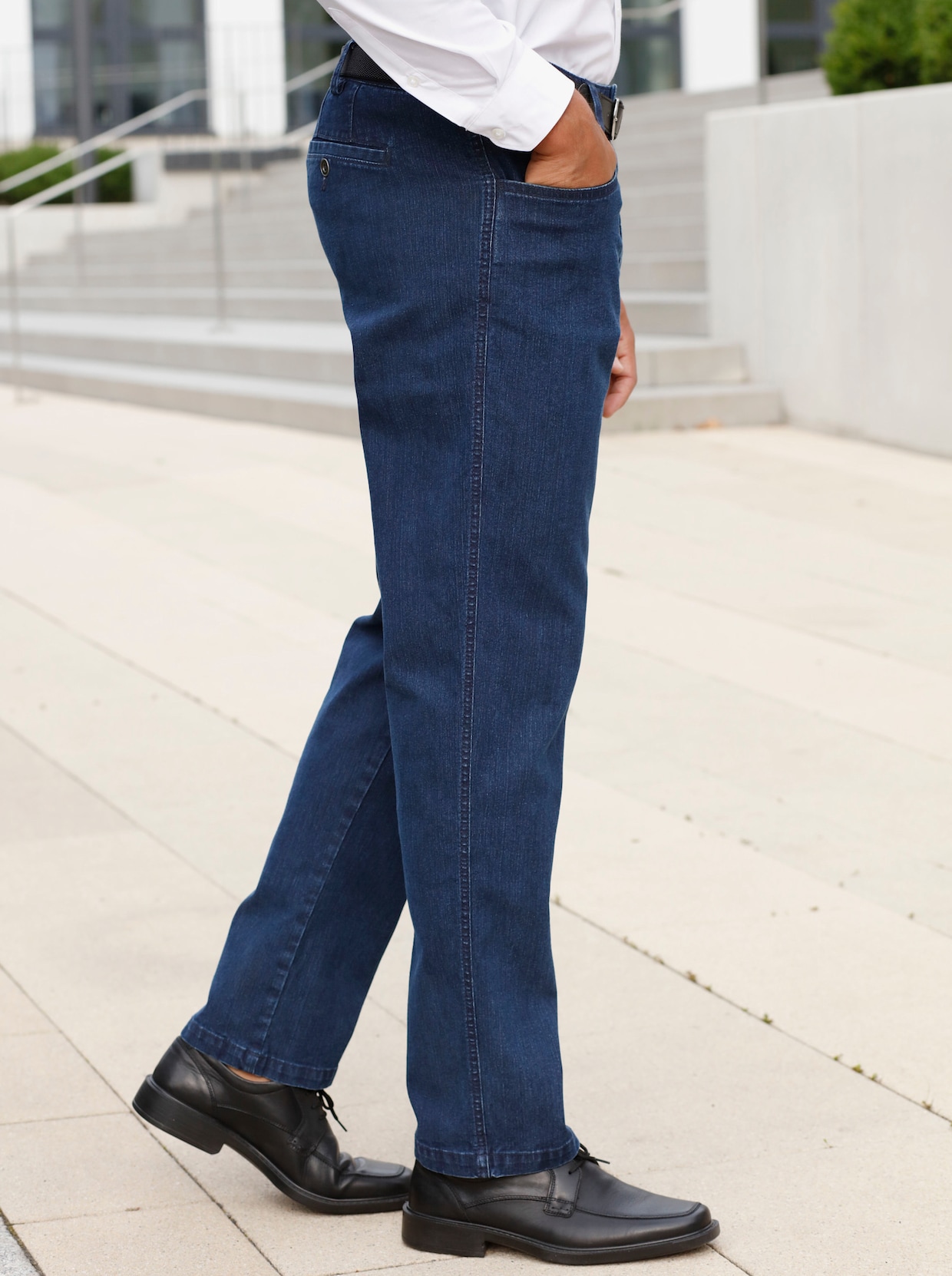 Jeans mit Gürtel - blue-stone-washed