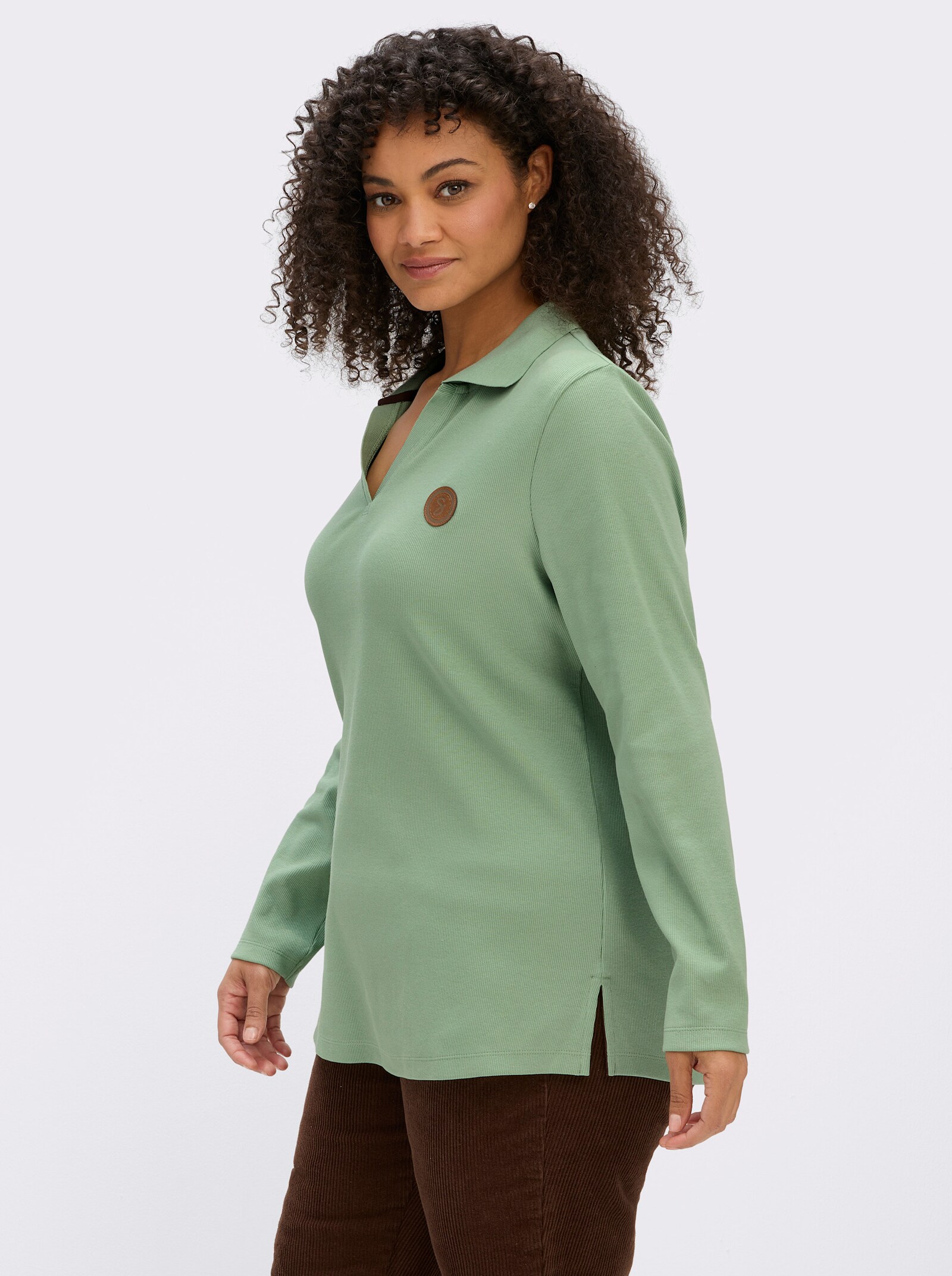 sheego Poloshirt mit offenem V-Ausschnitt - eucalyptus