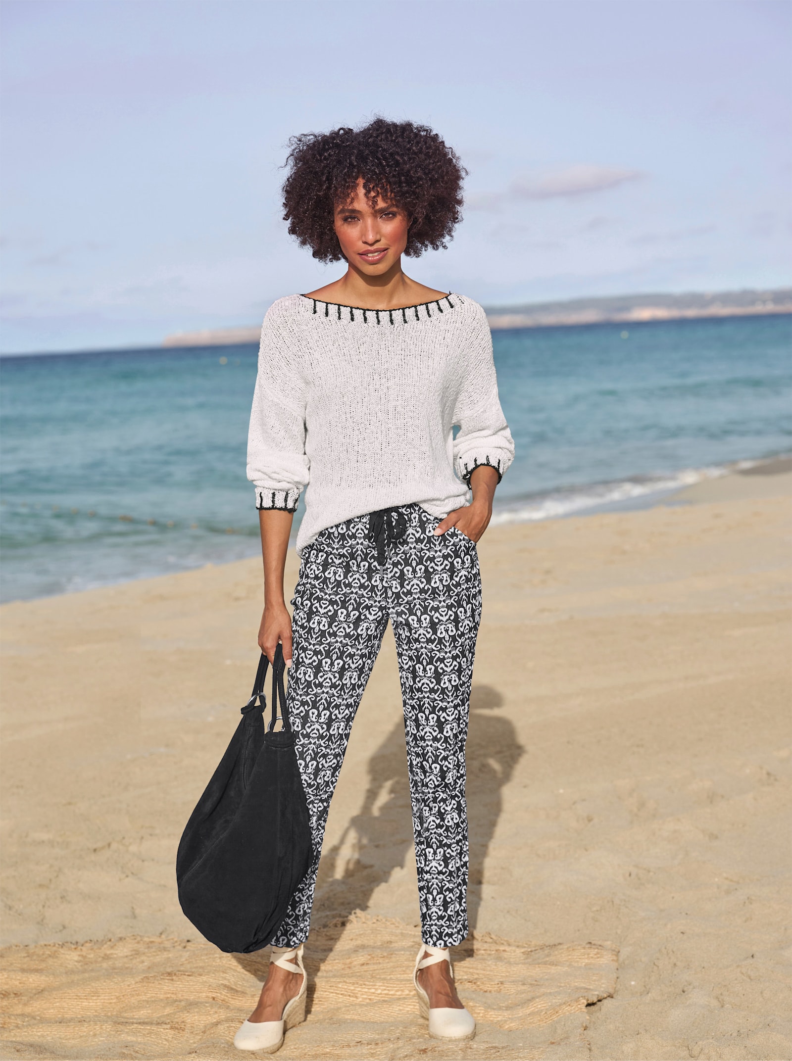 heine Rundhalspullover mit Kontrastakzenten - ecru-schwarz