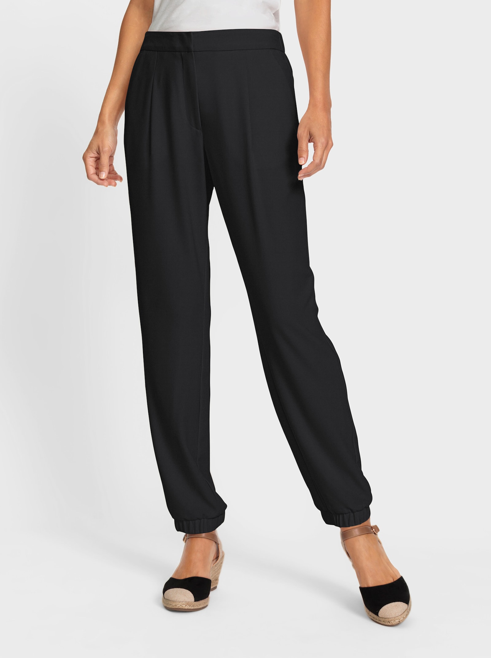 Hose mit elastischen Beinabschlüssen - schwarz