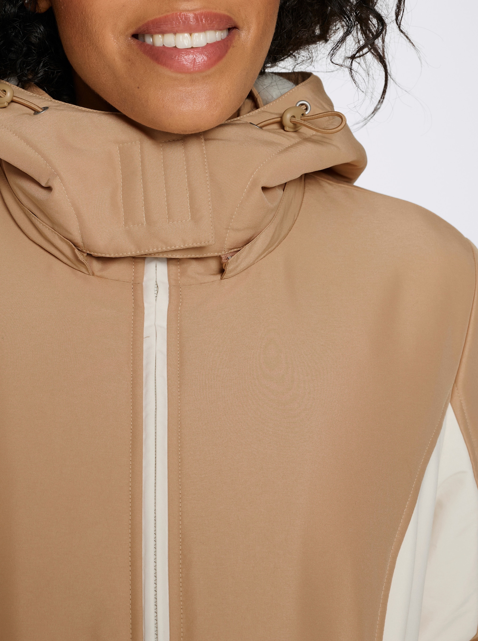 Funktionsmantel mit abnehmbarer Kapuze - camel-champagner