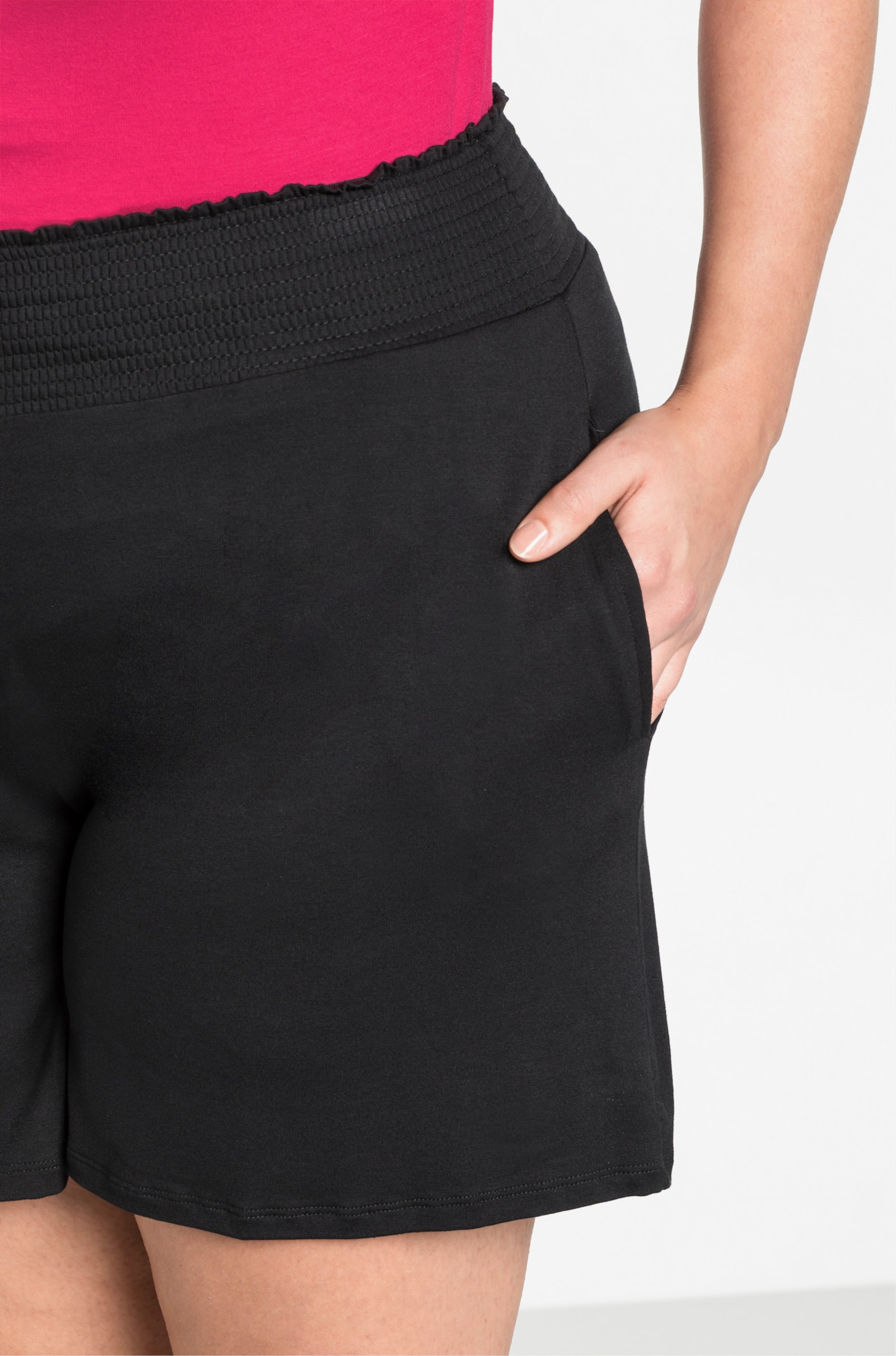 sheego Lockere Shorts mit Smokbund - schwarz