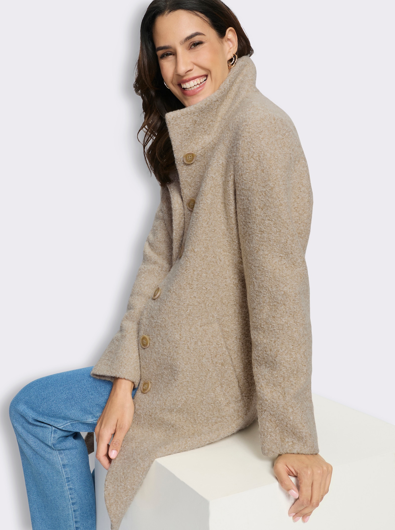 Kurzmantel aus flauschigem Bouclé - sesam-meliert
