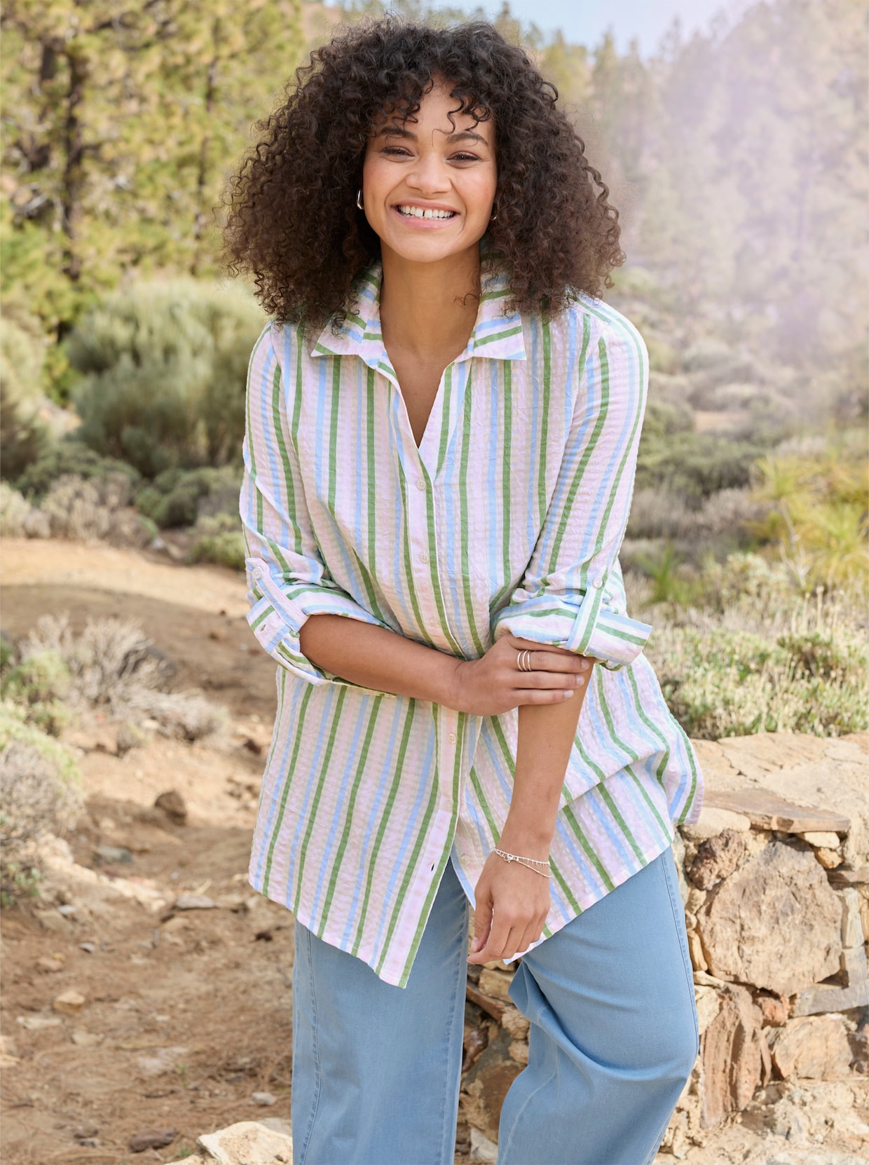 sheego Gestreifte Bluse in Seersucker-Qualität - weiß-hellrosé-gestreift