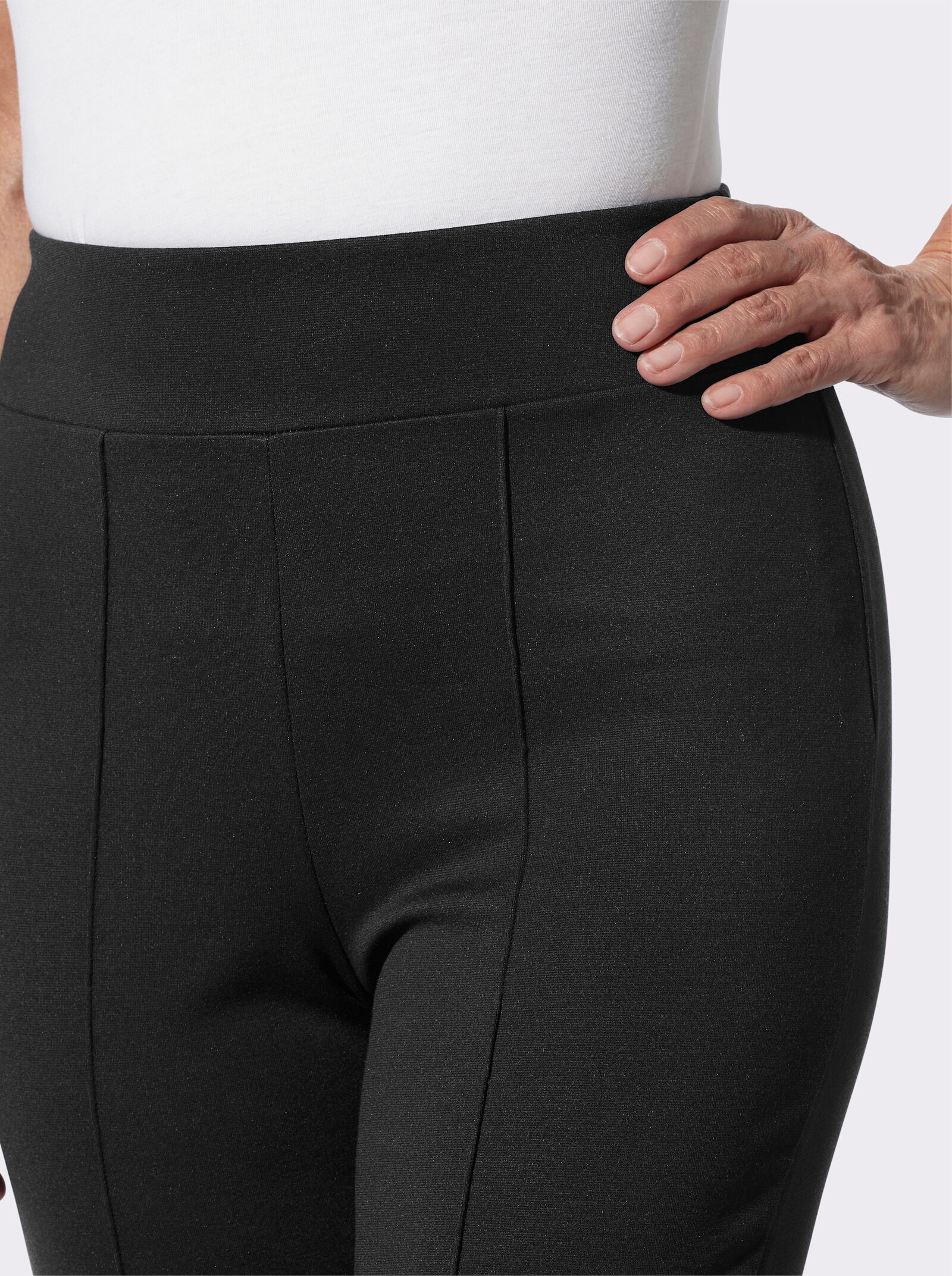 Freizeithose mit Biesenverzierung - schwarz