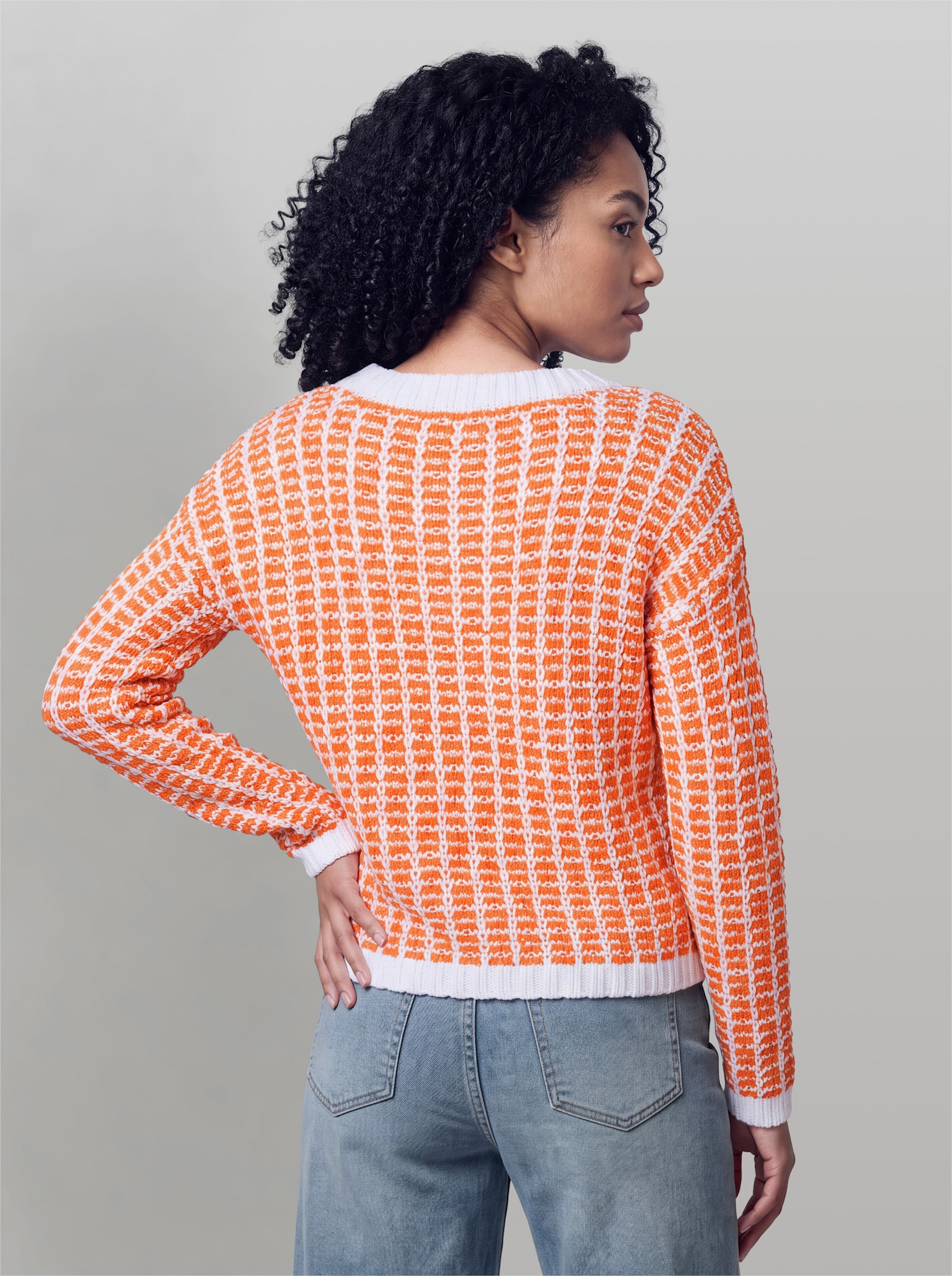 heine Langarm-Pullover aus Bändchengarn - weiß-orange-gemustert