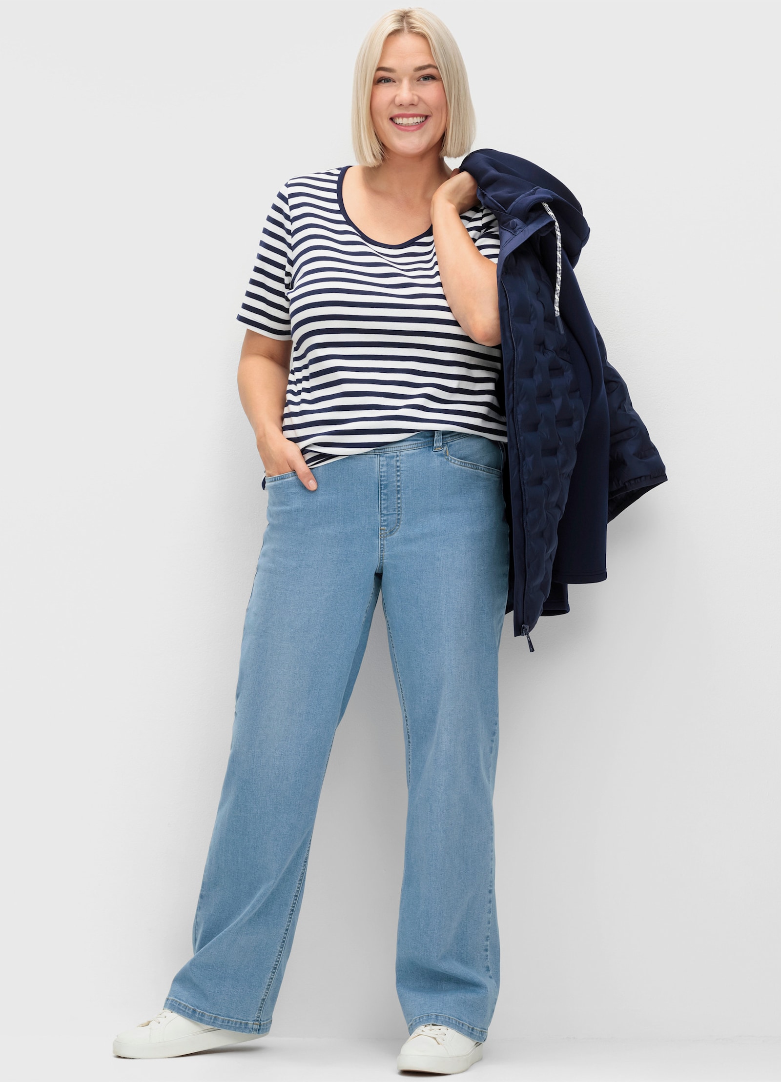 sheego Streifenshirt mit Rundhalsausschnitt - marine-weiß