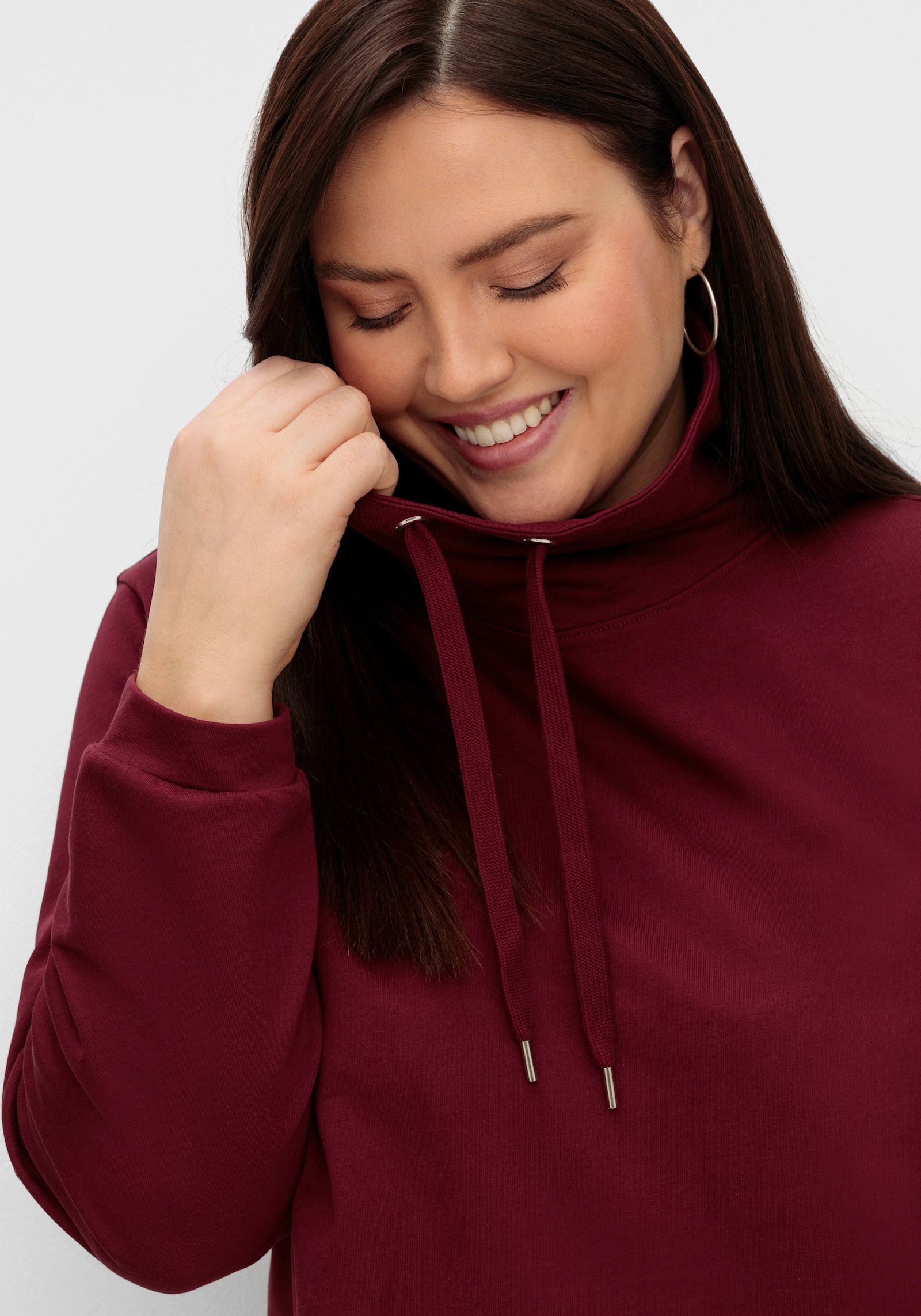 sheego Sweatshirt mit weitem Stehkragen - weinrot