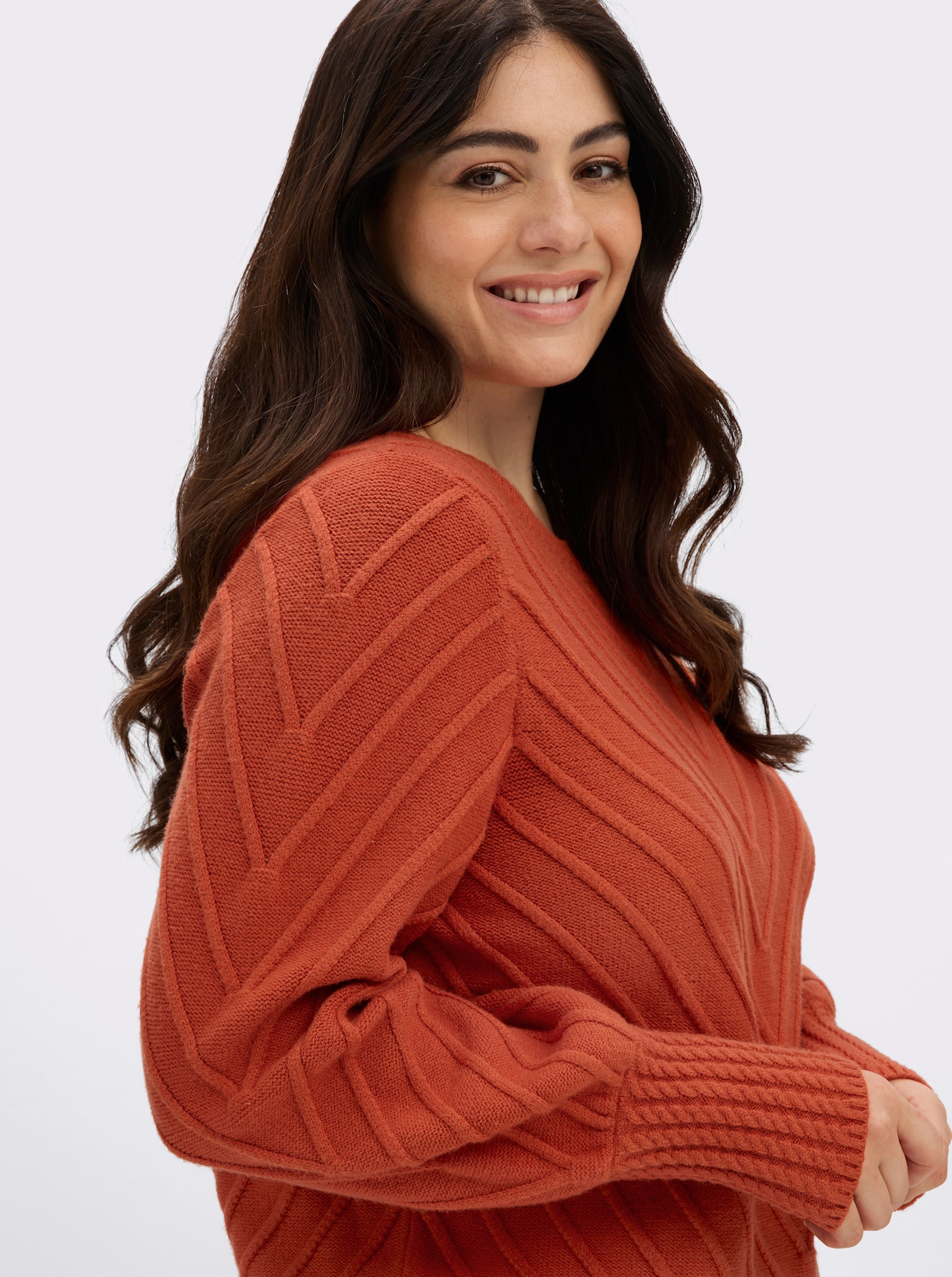 sheego by Joe Browns Langarm-Pullover mit V-Struktur - rostrot