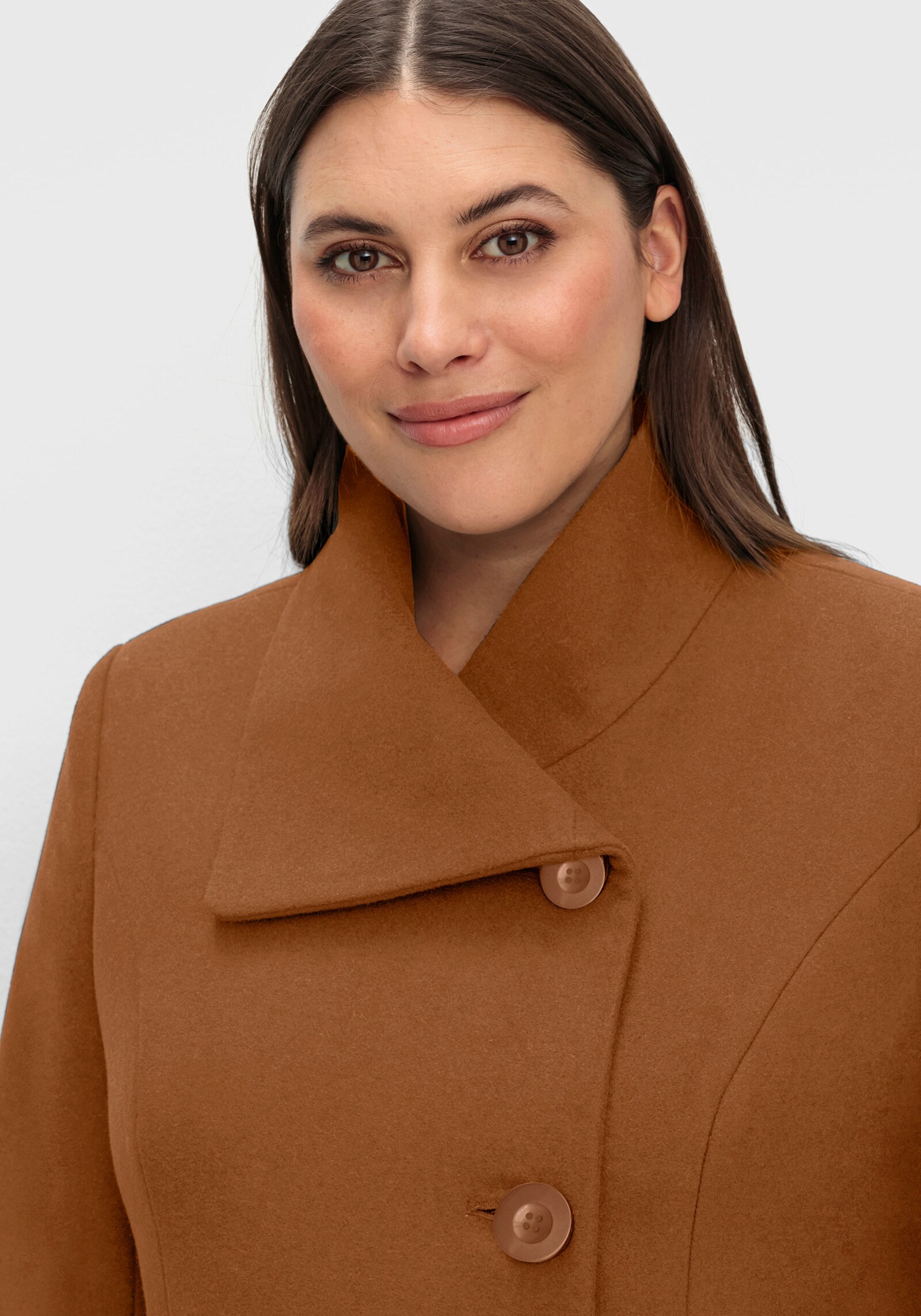 sheego Kurzmantel mit asymmetrischem Kragen - cognac