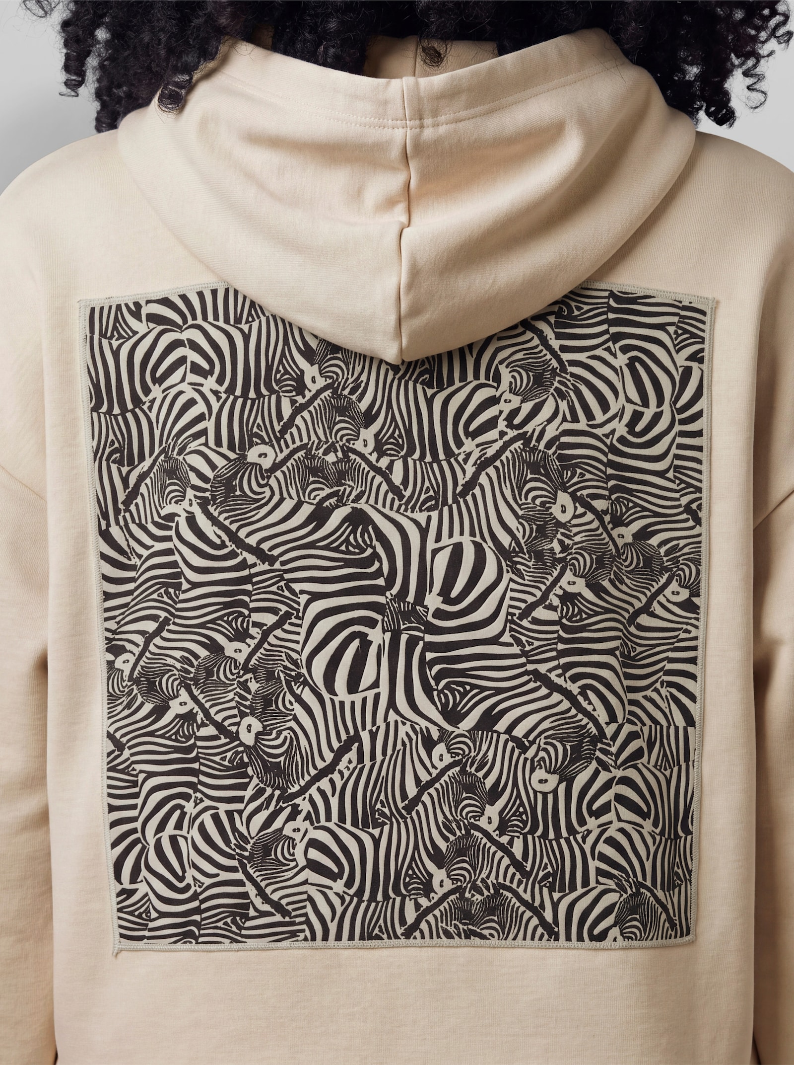 heine Hoodie mit Applikation hinten - sand