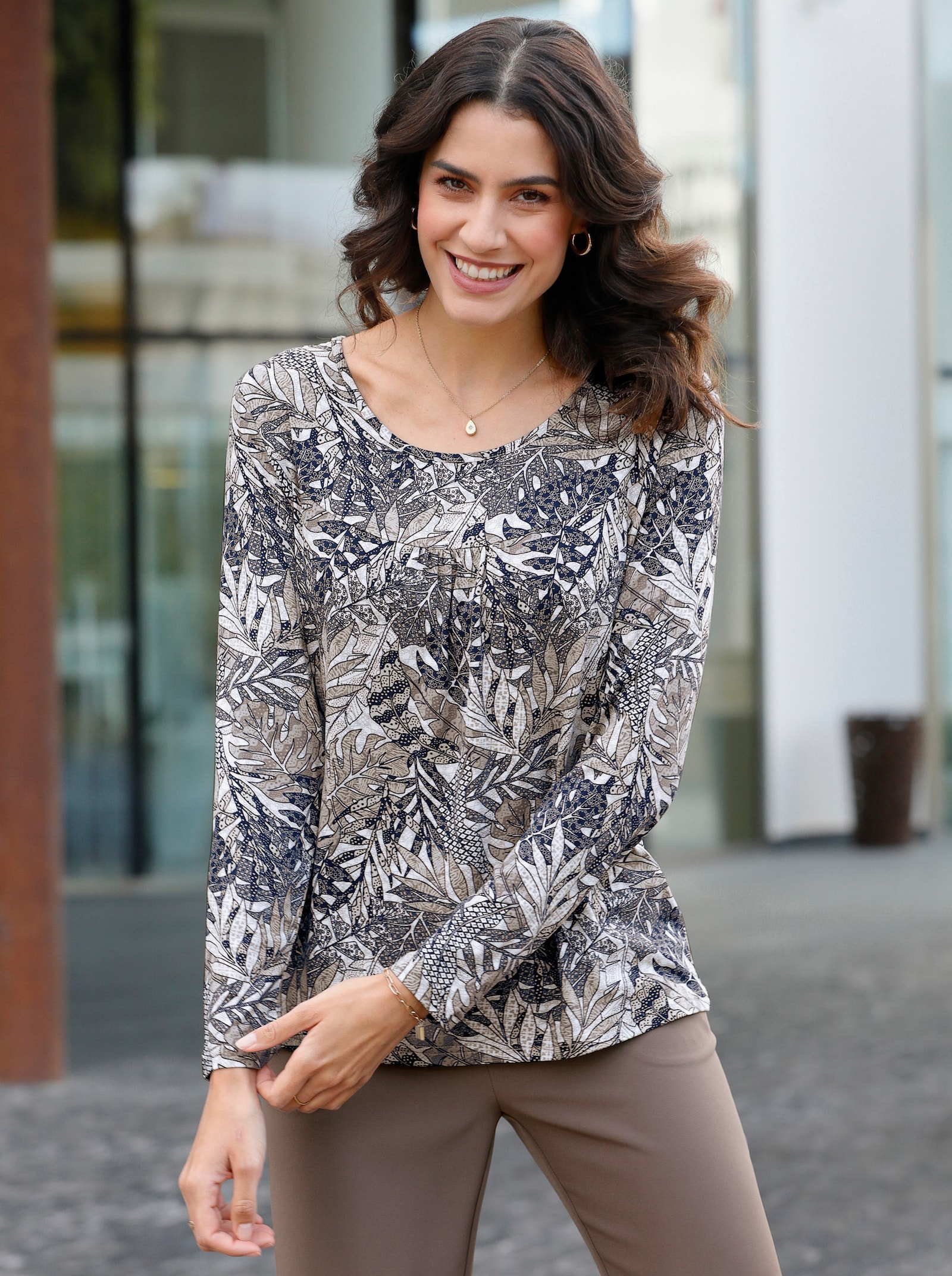 Print-Shirt mit Faltenpartie vorne - marine-sand-bedruckt
