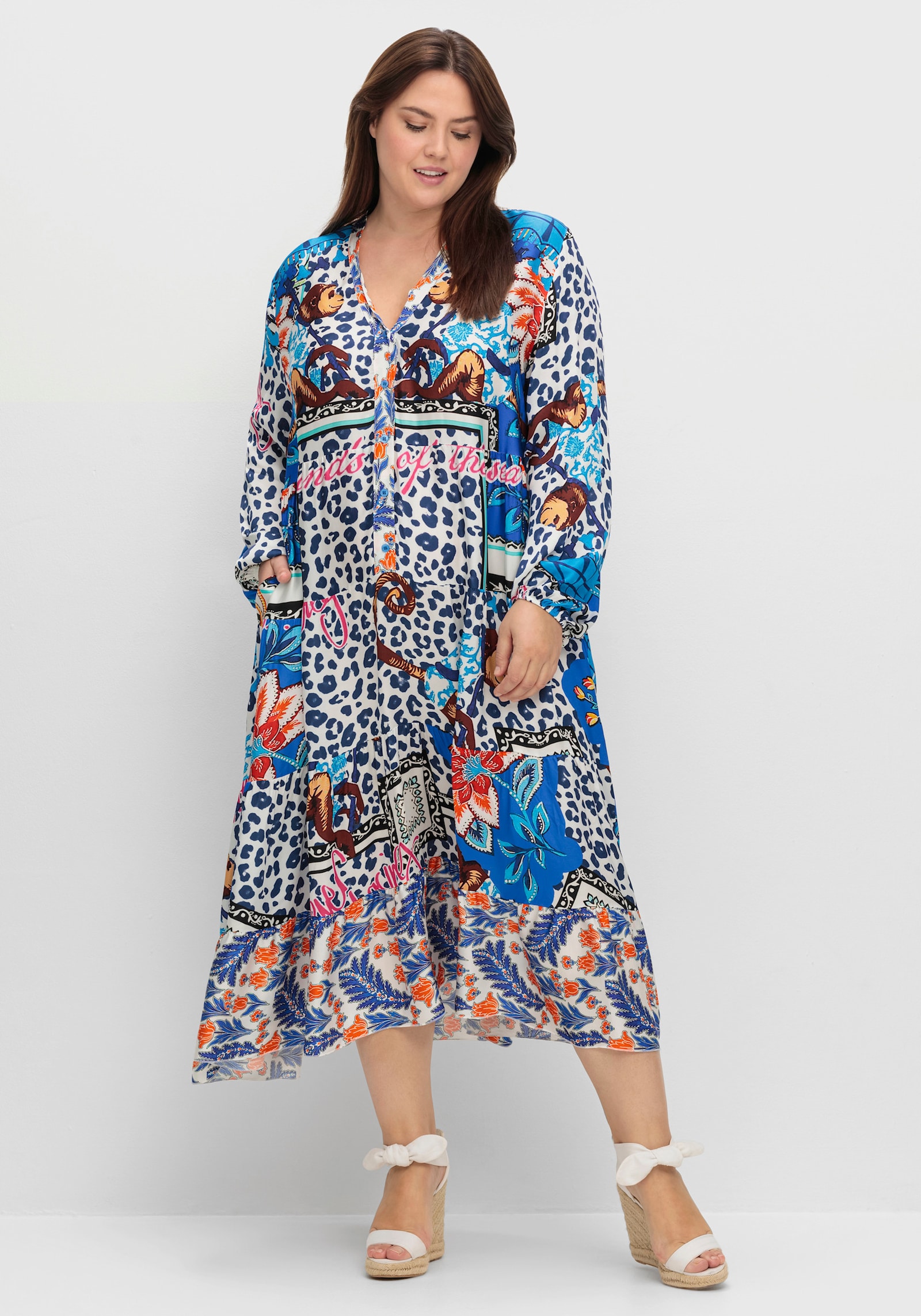 sheego loves miss goodlife Maxikleid im Mustermix, in Satinqualität - blau gemustert