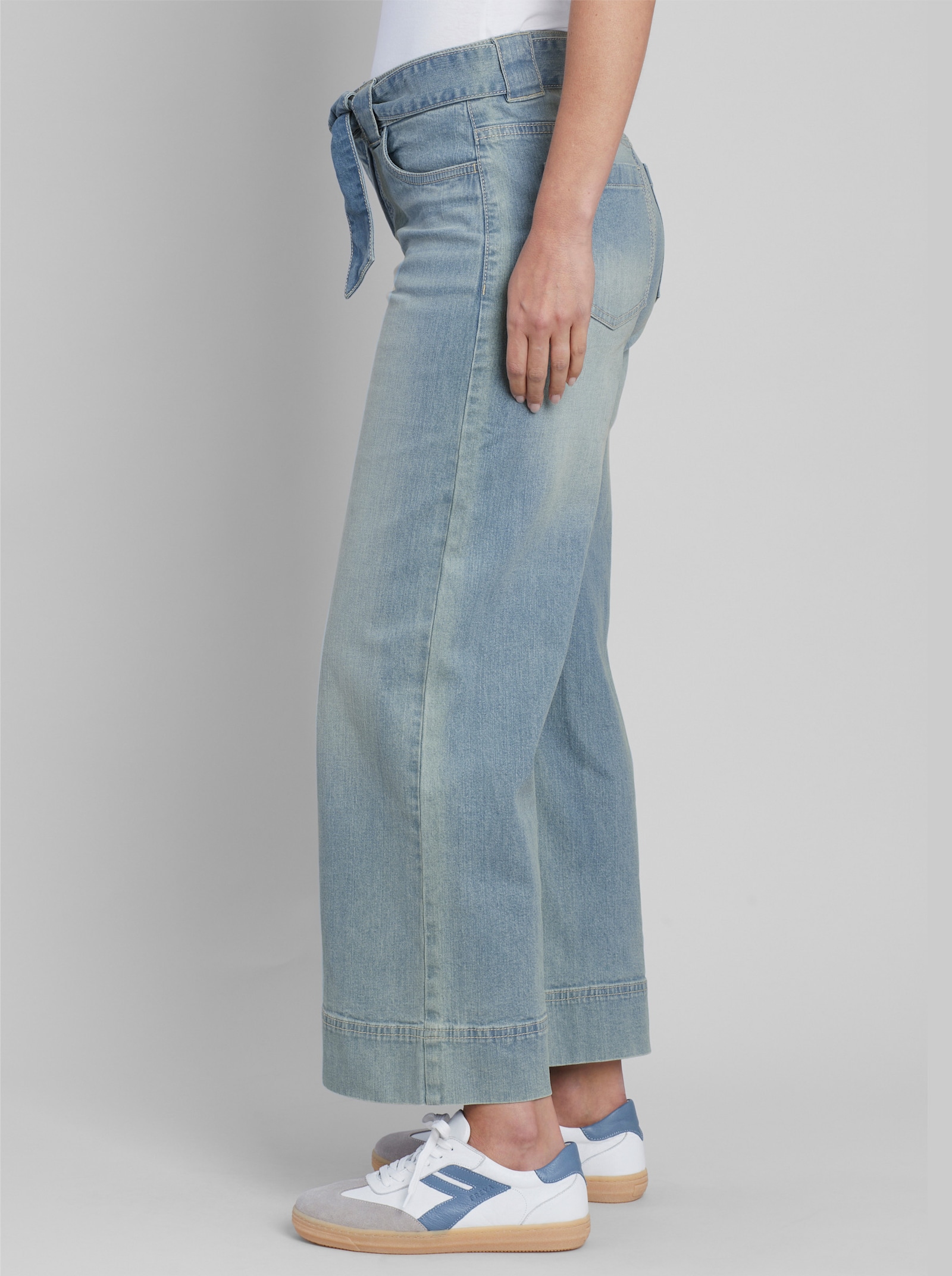 heine 5-Pocket-Jeans mit Bindegürtel - blue-bleached