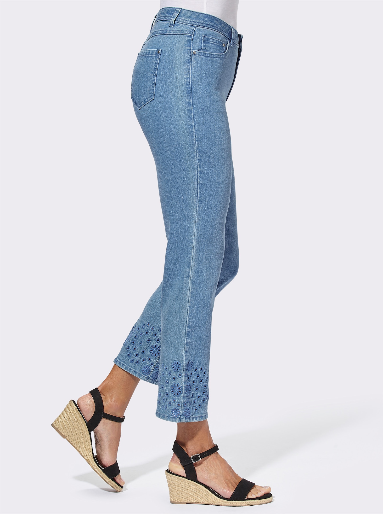 7/8-Jeans mit Lochstickerei am Saum - blue-bleached